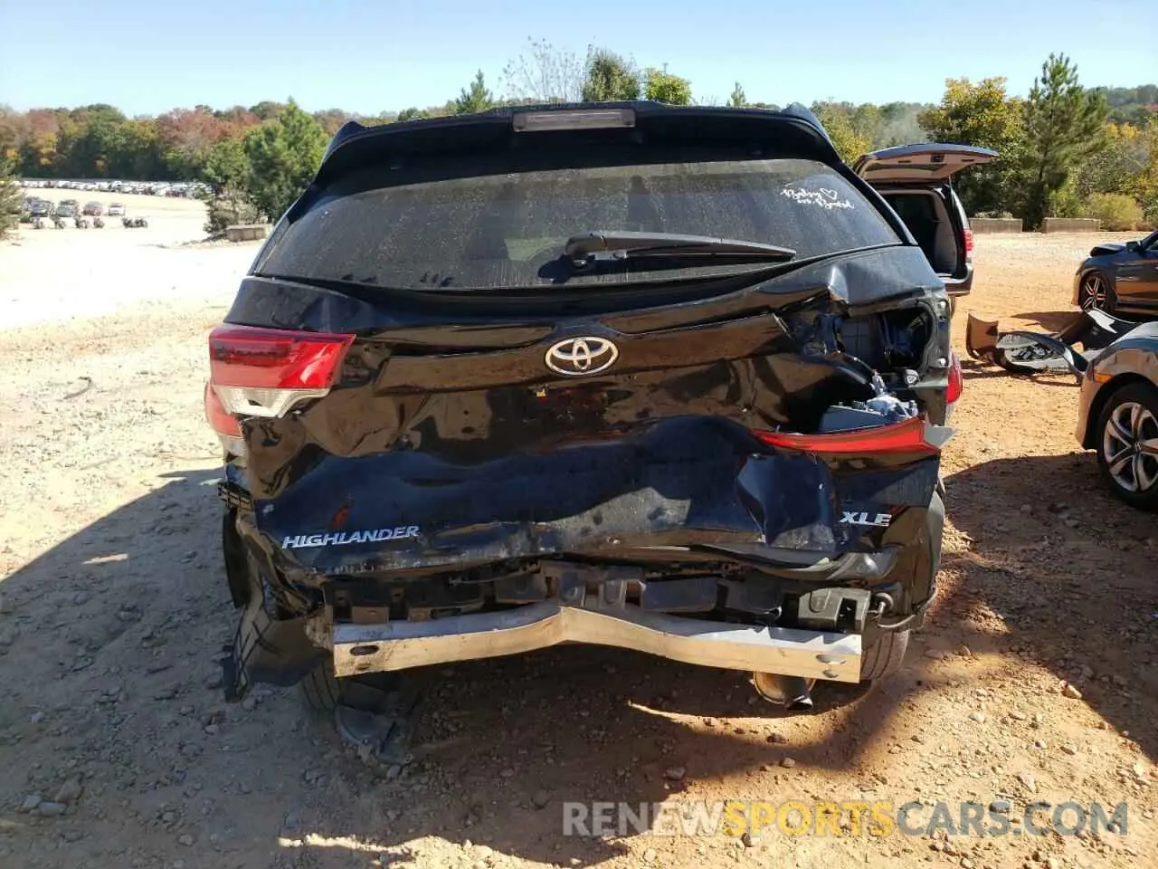 6 Photograph of a damaged car 5TDKZRFH7KS568830 TOYOTA HIGHLANDER 2019