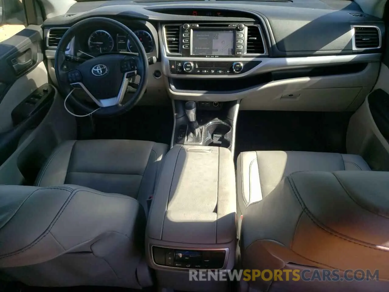 8 Photograph of a damaged car 5TDKZRFH7KS568830 TOYOTA HIGHLANDER 2019