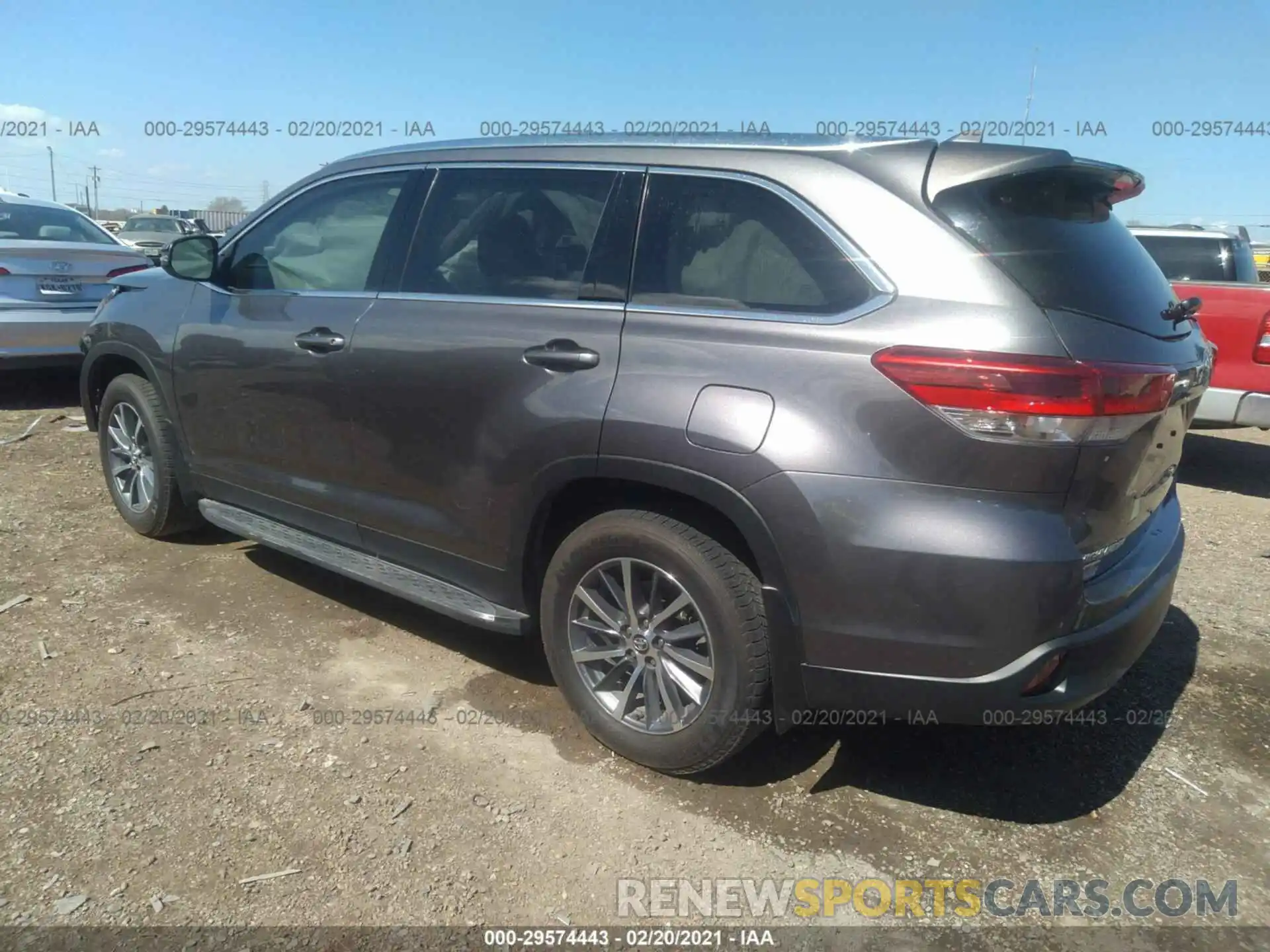 3 Photograph of a damaged car 5TDKZRFH7KS570254 TOYOTA HIGHLANDER 2019