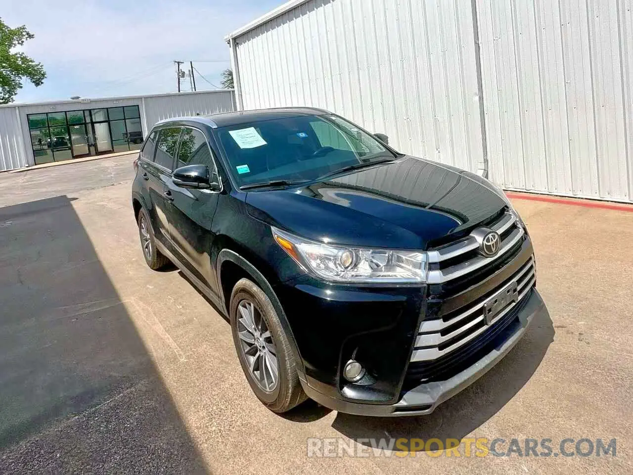 1 Photograph of a damaged car 5TDKZRFH7KS572196 TOYOTA HIGHLANDER 2019