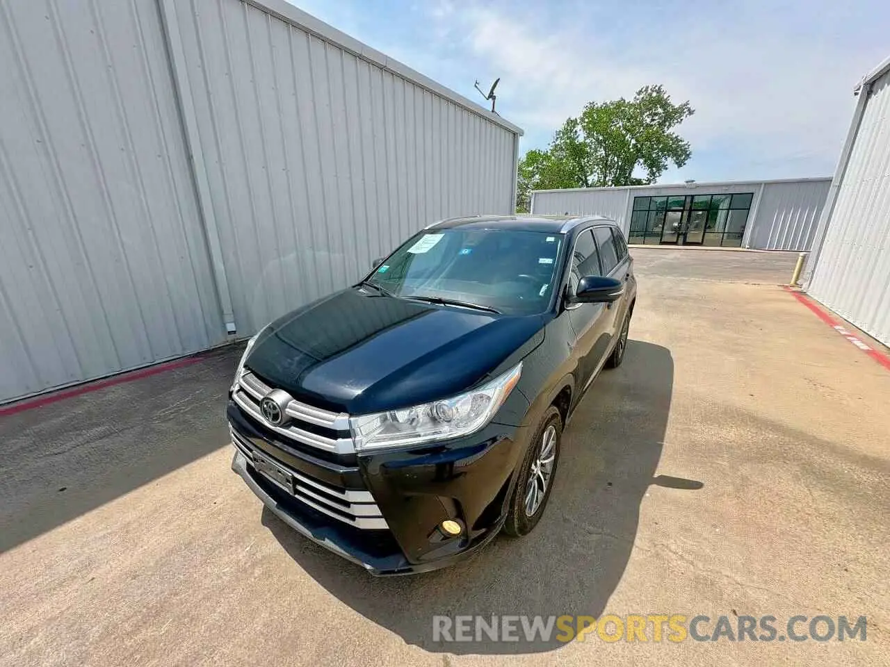 2 Photograph of a damaged car 5TDKZRFH7KS572196 TOYOTA HIGHLANDER 2019