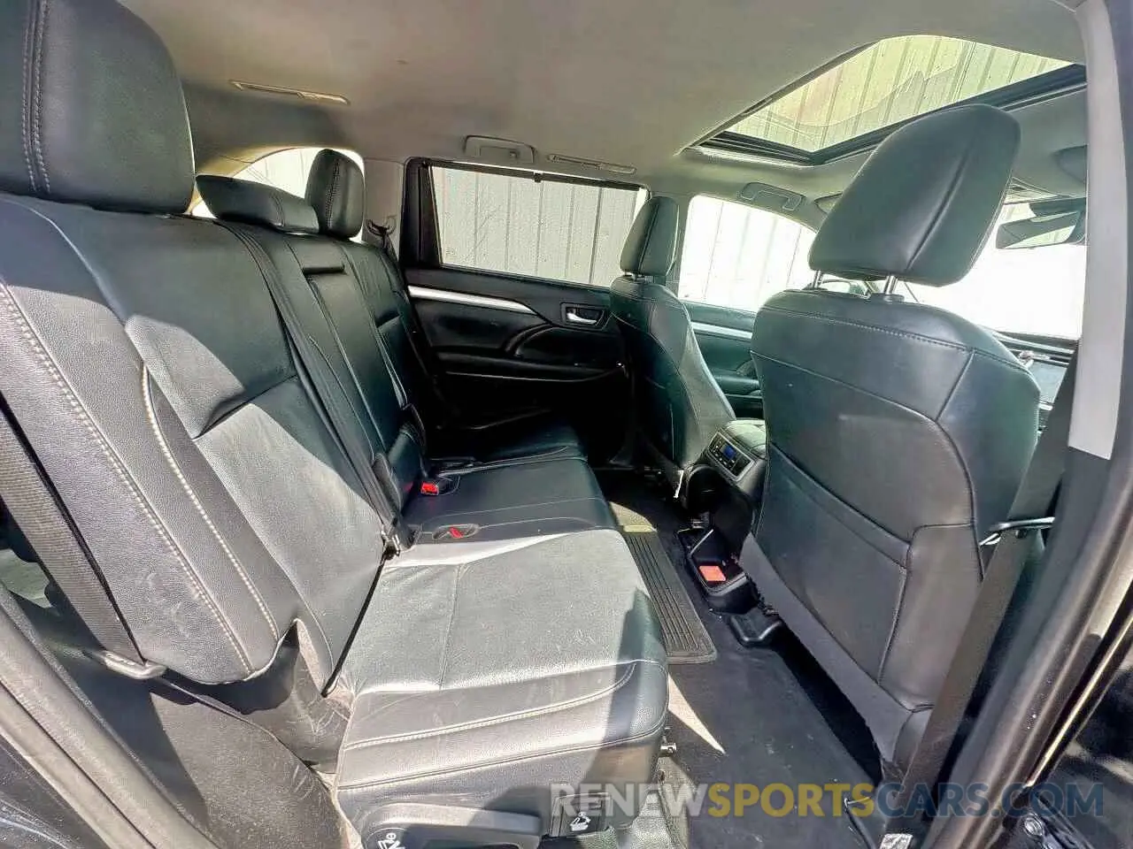 6 Photograph of a damaged car 5TDKZRFH7KS572196 TOYOTA HIGHLANDER 2019