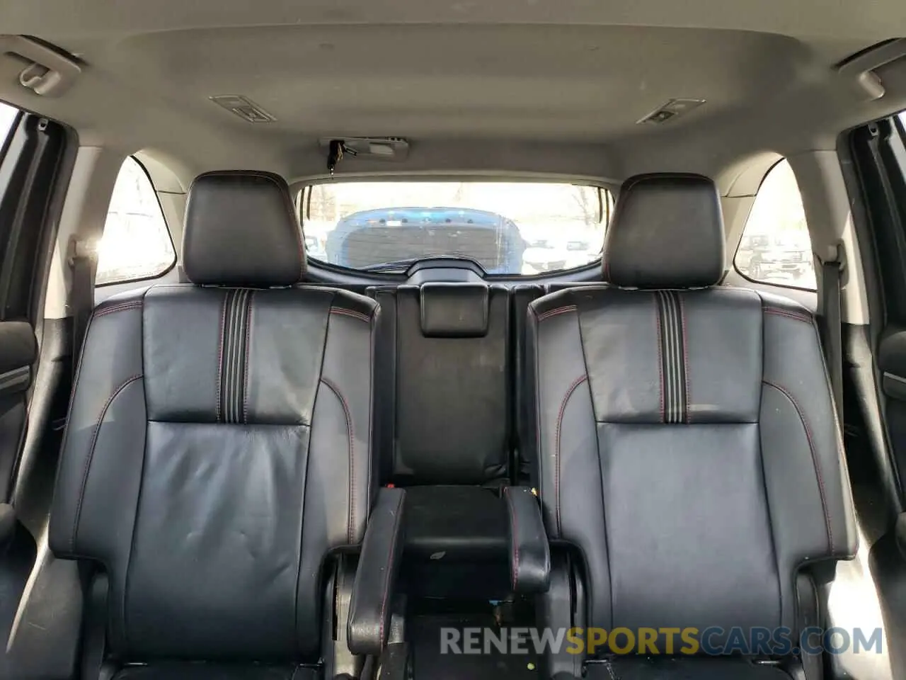 10 Photograph of a damaged car 5TDKZRFH7KS575003 TOYOTA HIGHLANDER 2019