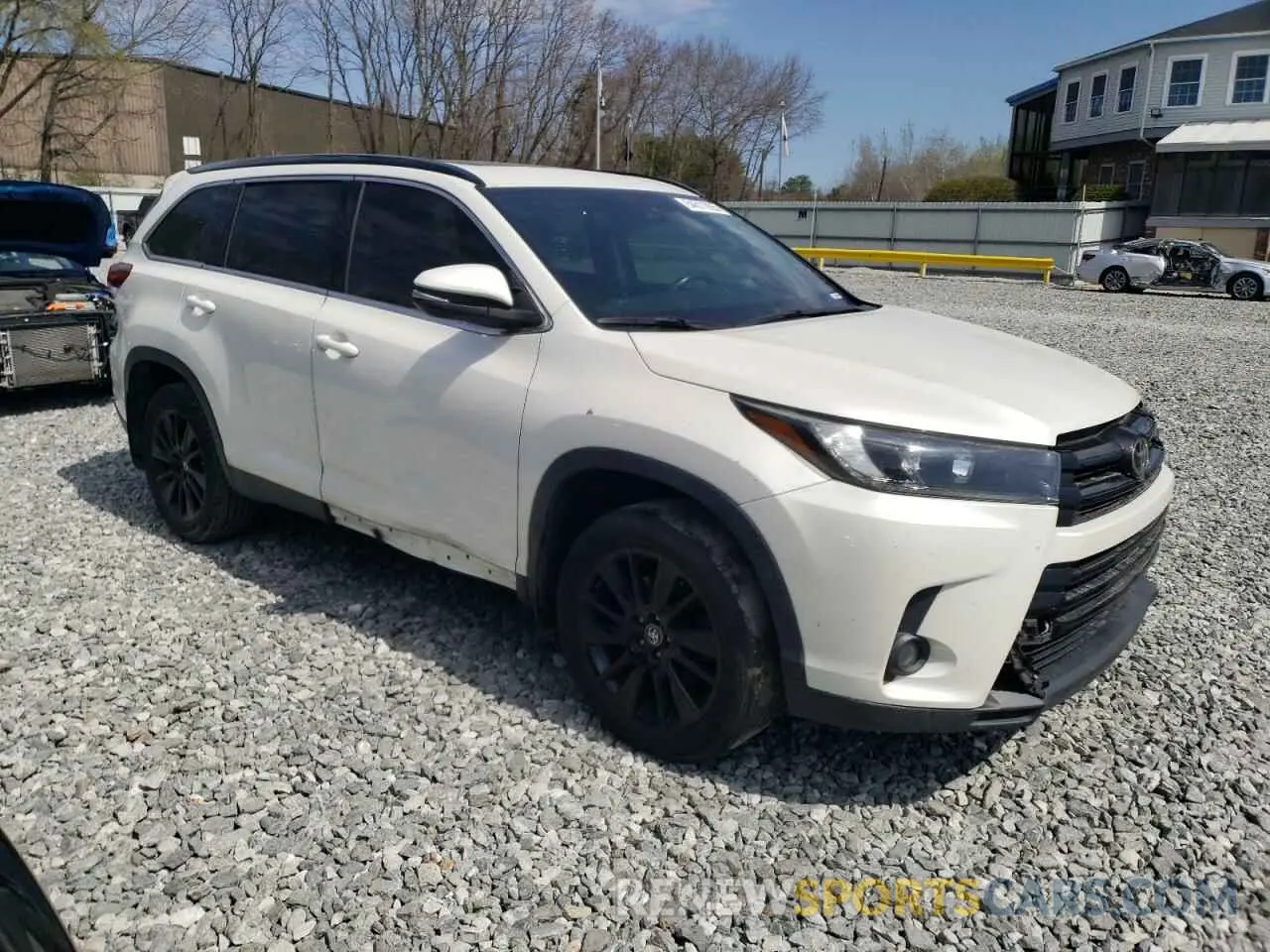 4 Photograph of a damaged car 5TDKZRFH7KS575003 TOYOTA HIGHLANDER 2019