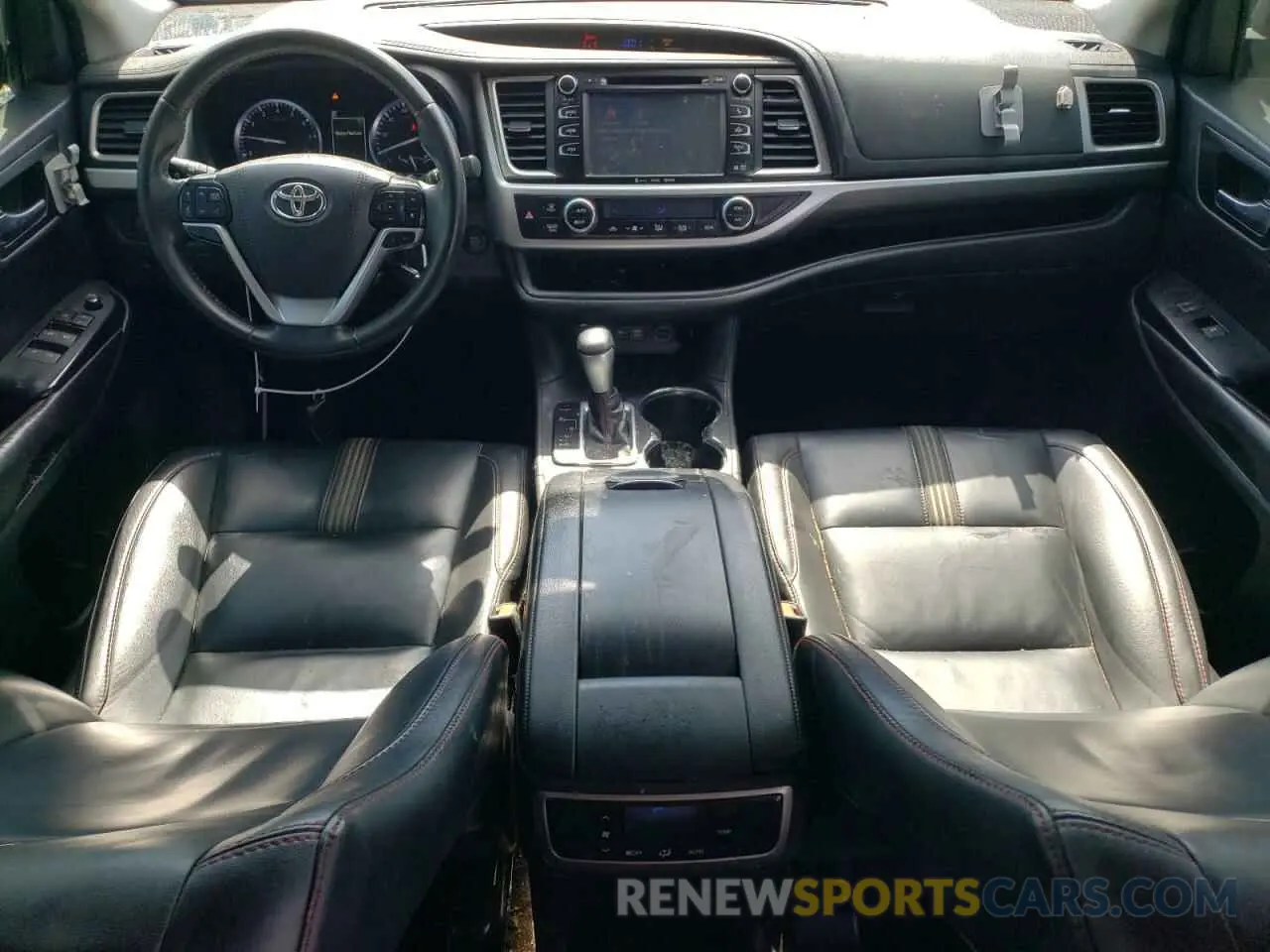 8 Photograph of a damaged car 5TDKZRFH7KS575003 TOYOTA HIGHLANDER 2019