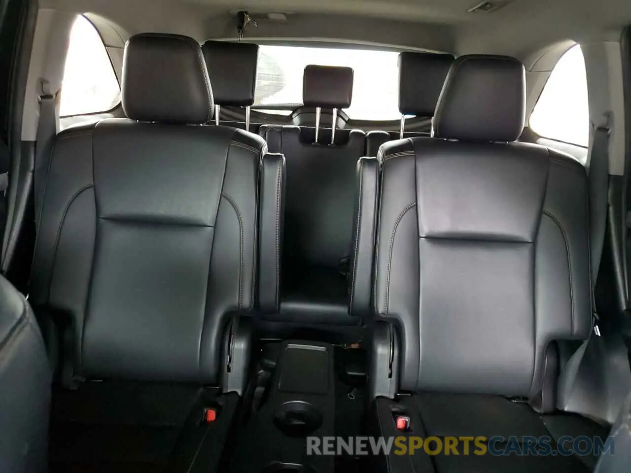 10 Photograph of a damaged car 5TDKZRFH8KS292447 TOYOTA HIGHLANDER 2019