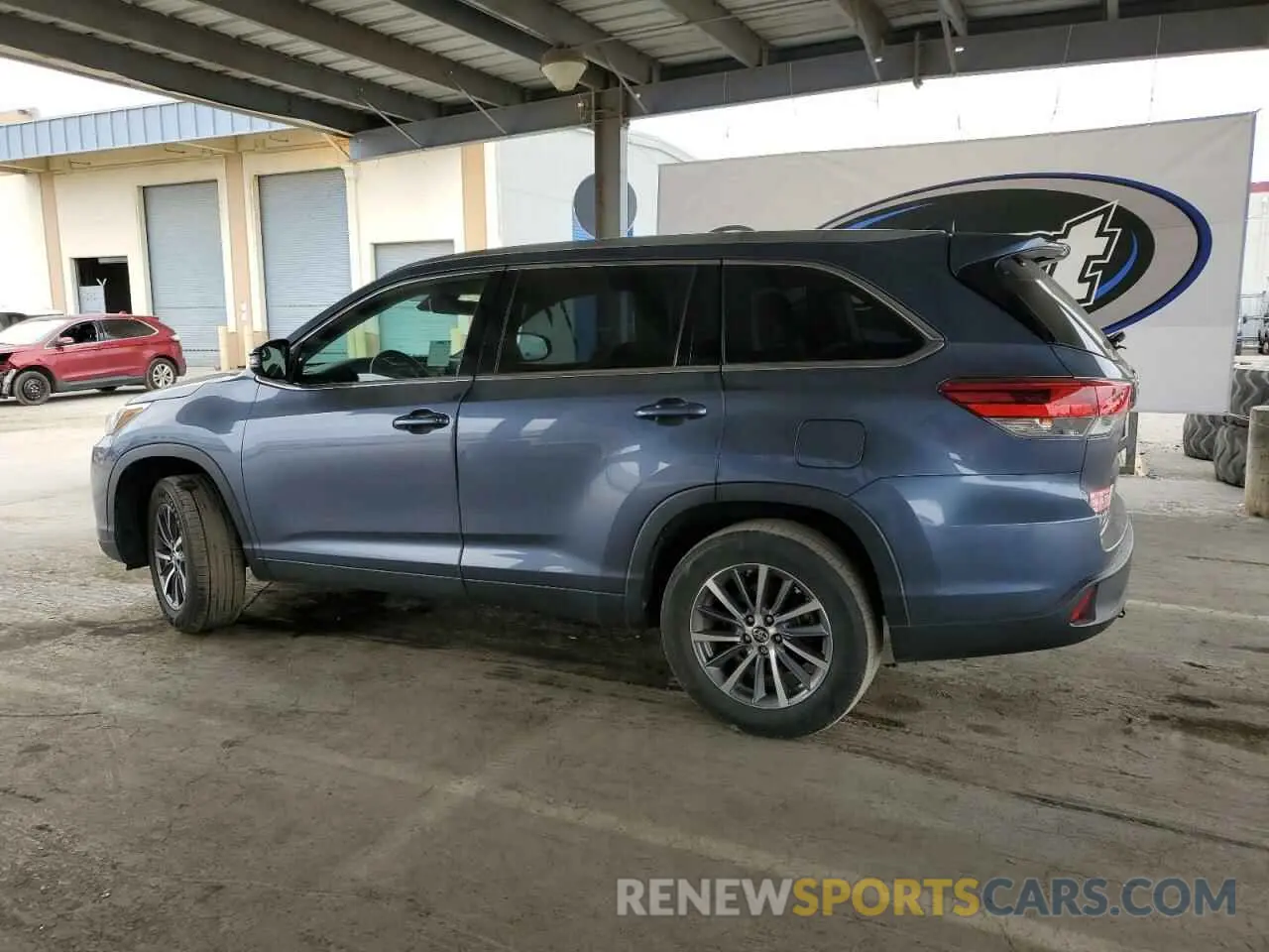 2 Photograph of a damaged car 5TDKZRFH8KS292447 TOYOTA HIGHLANDER 2019