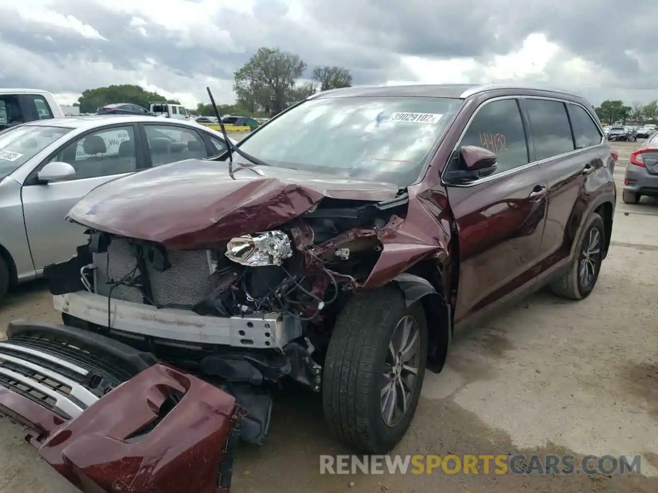 2 Photograph of a damaged car 5TDKZRFH8KS302488 TOYOTA HIGHLANDER 2019