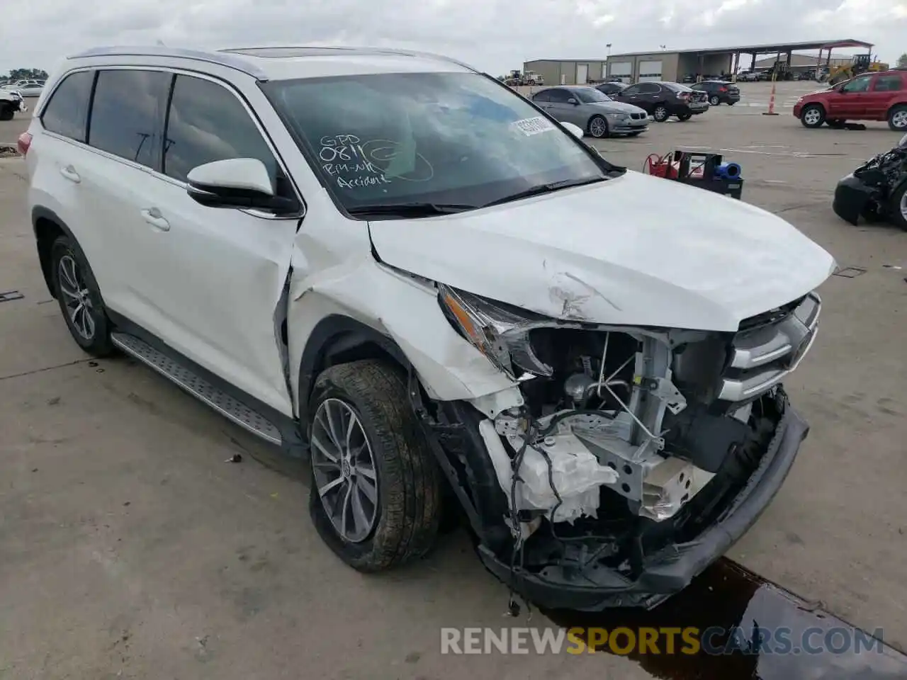 1 Photograph of a damaged car 5TDKZRFH8KS305343 TOYOTA HIGHLANDER 2019