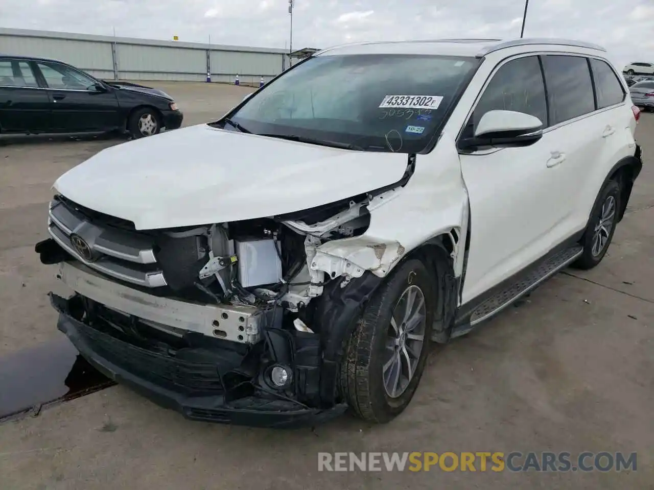 2 Photograph of a damaged car 5TDKZRFH8KS305343 TOYOTA HIGHLANDER 2019