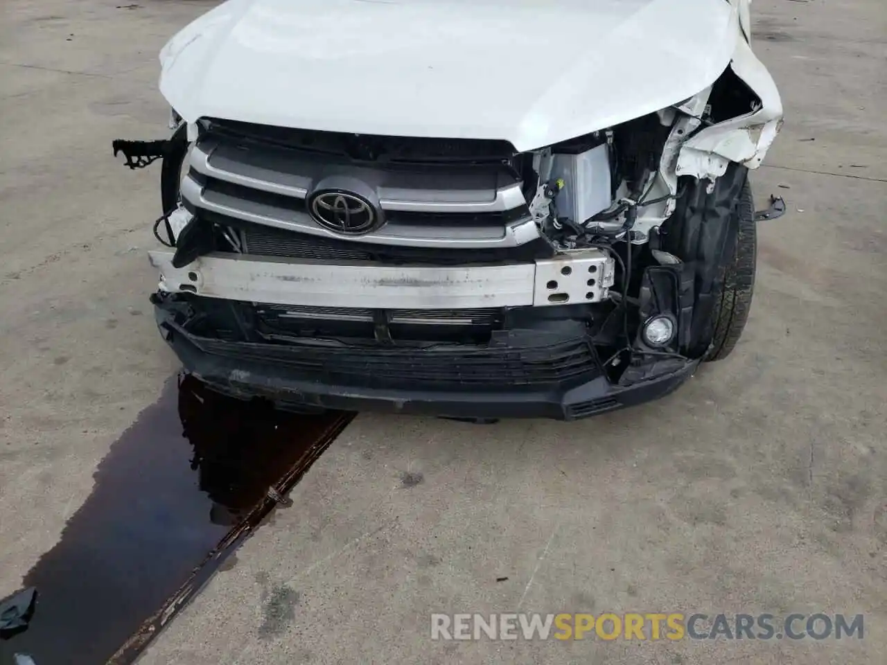 9 Photograph of a damaged car 5TDKZRFH8KS305343 TOYOTA HIGHLANDER 2019