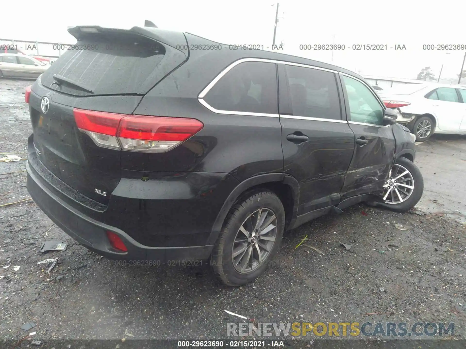 4 Photograph of a damaged car 5TDKZRFH8KS305763 TOYOTA HIGHLANDER 2019