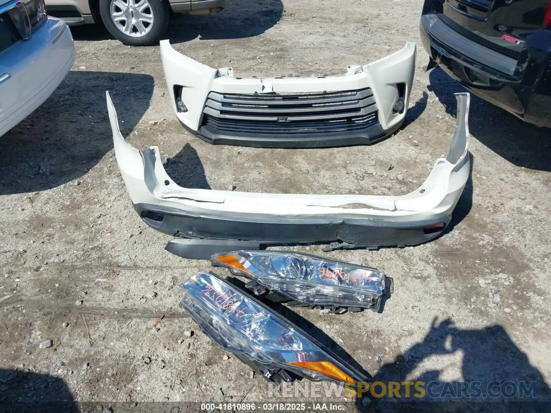 12 Photograph of a damaged car 5TDKZRFH8KS309666 TOYOTA HIGHLANDER 2019