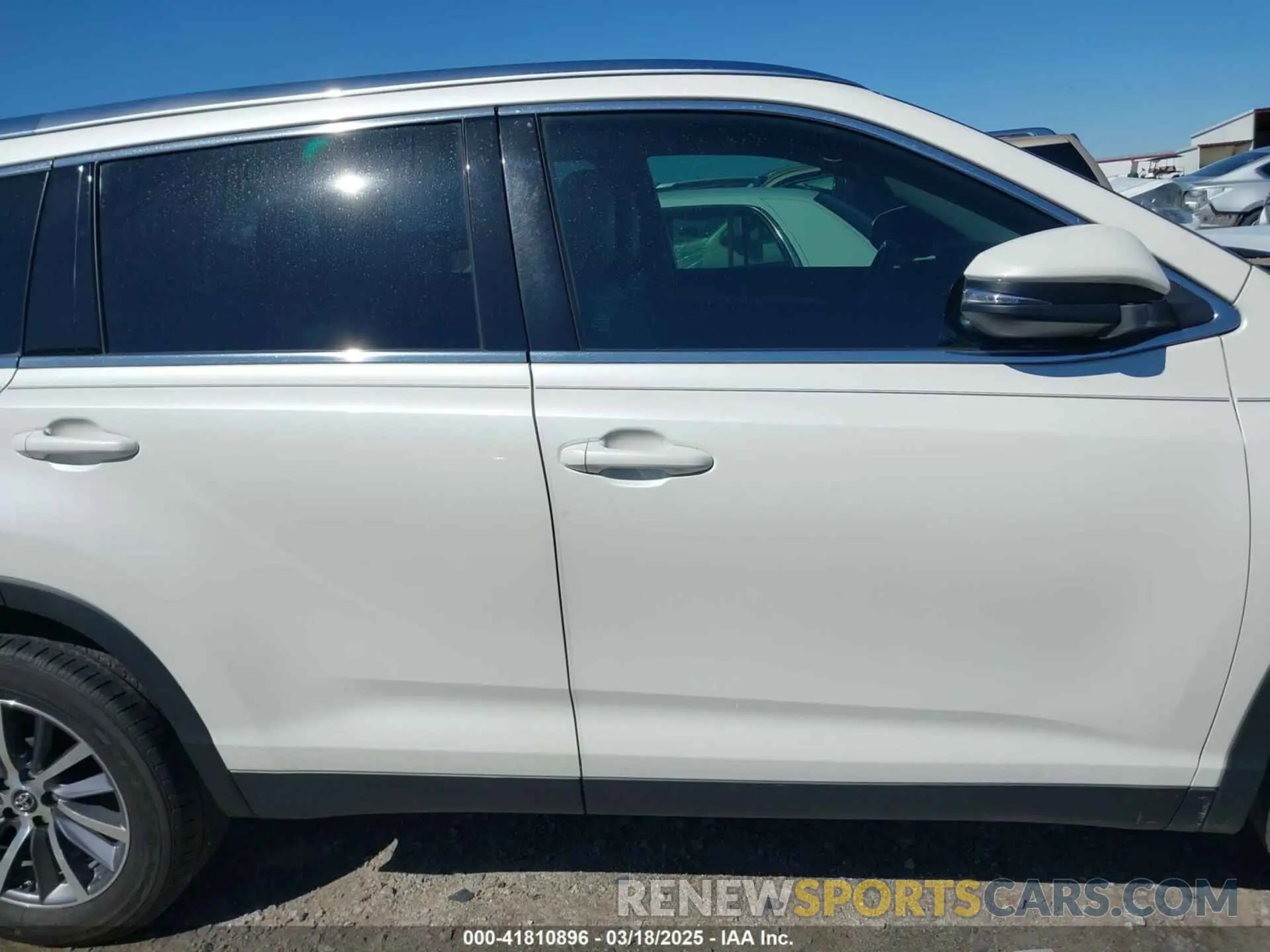 14 Photograph of a damaged car 5TDKZRFH8KS309666 TOYOTA HIGHLANDER 2019
