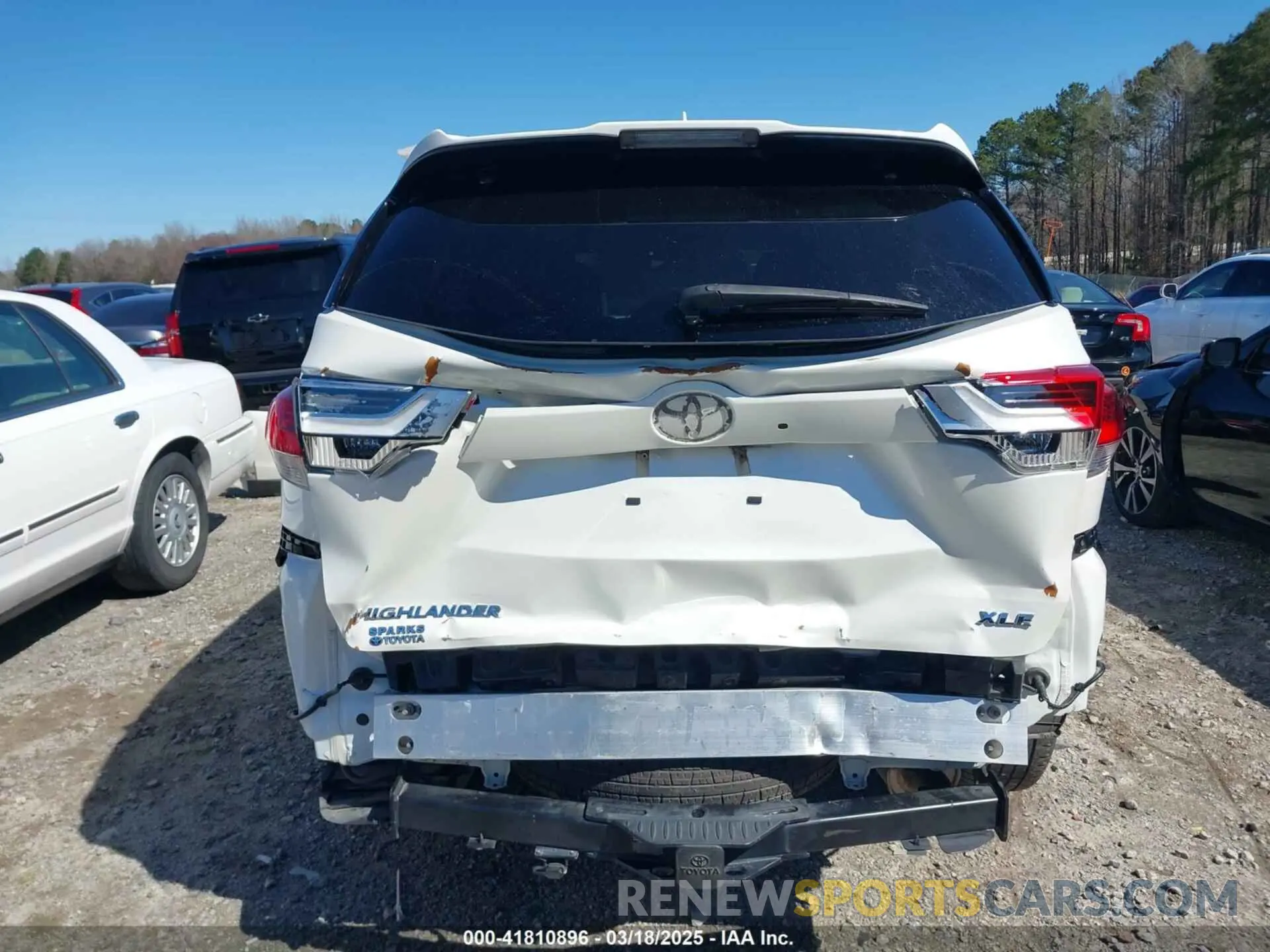 17 Photograph of a damaged car 5TDKZRFH8KS309666 TOYOTA HIGHLANDER 2019