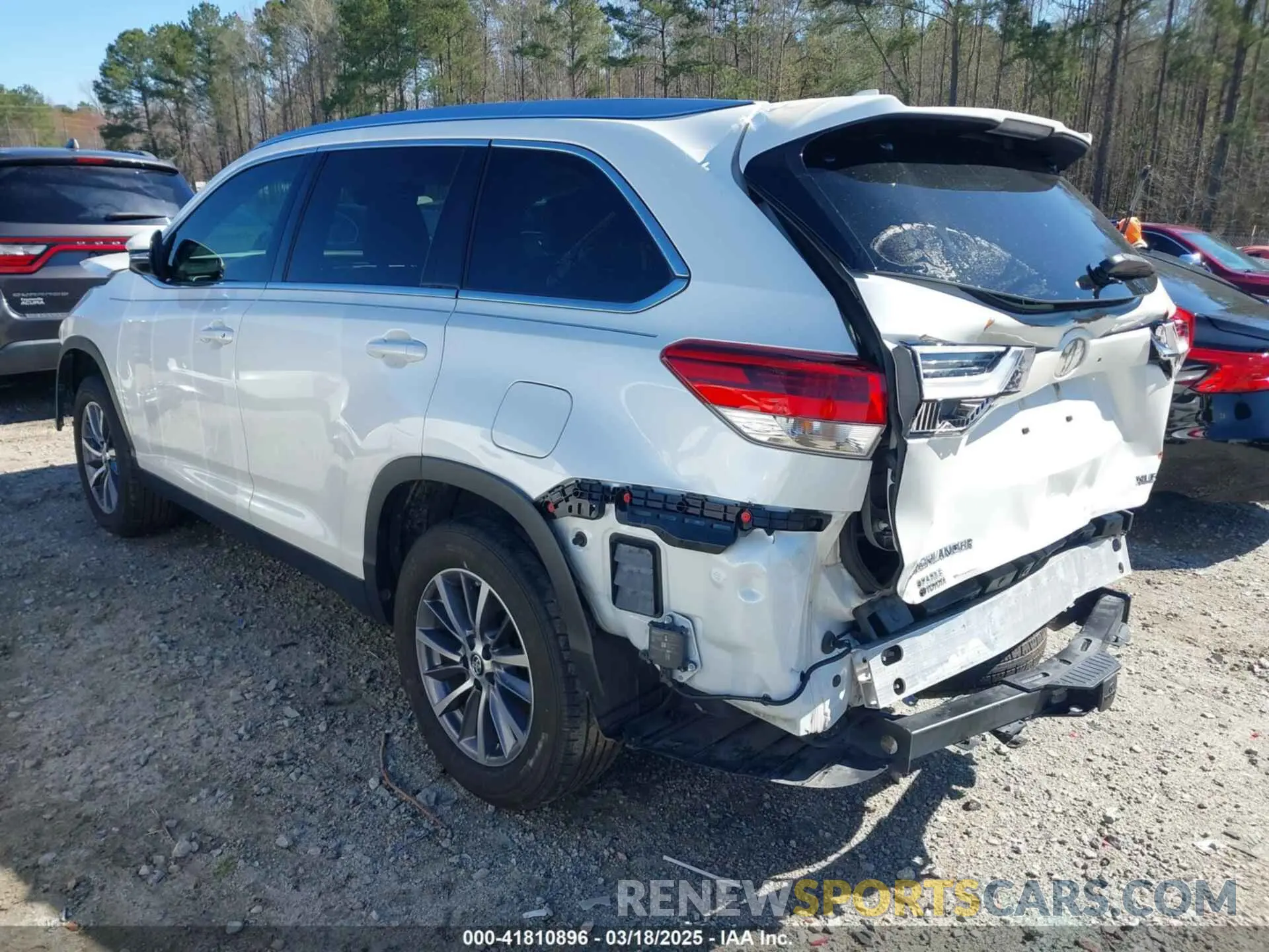3 Photograph of a damaged car 5TDKZRFH8KS309666 TOYOTA HIGHLANDER 2019