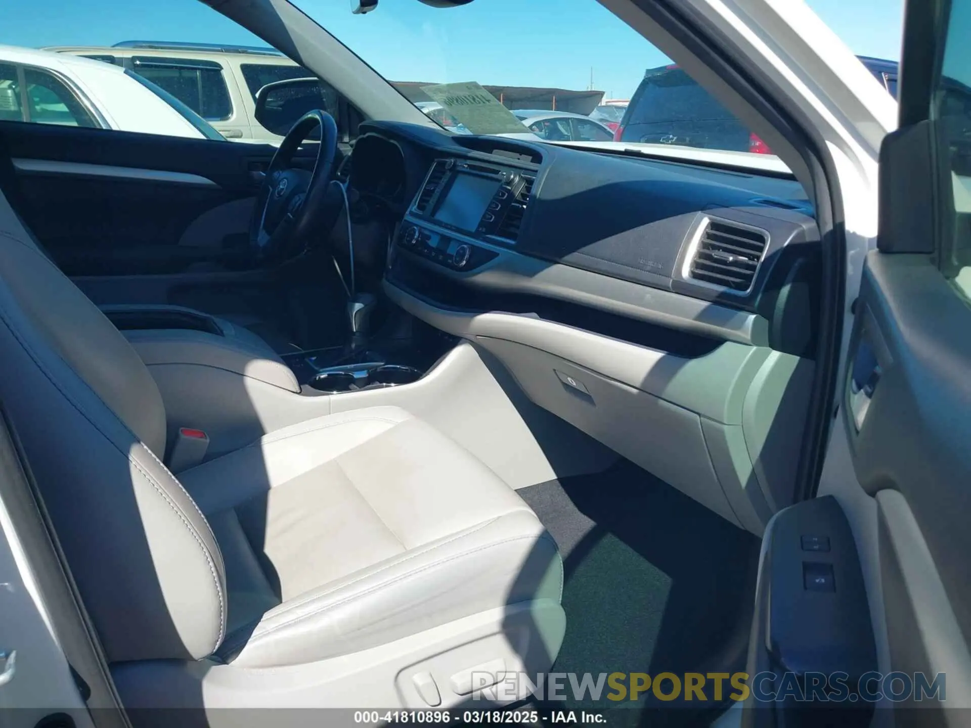 5 Photograph of a damaged car 5TDKZRFH8KS309666 TOYOTA HIGHLANDER 2019