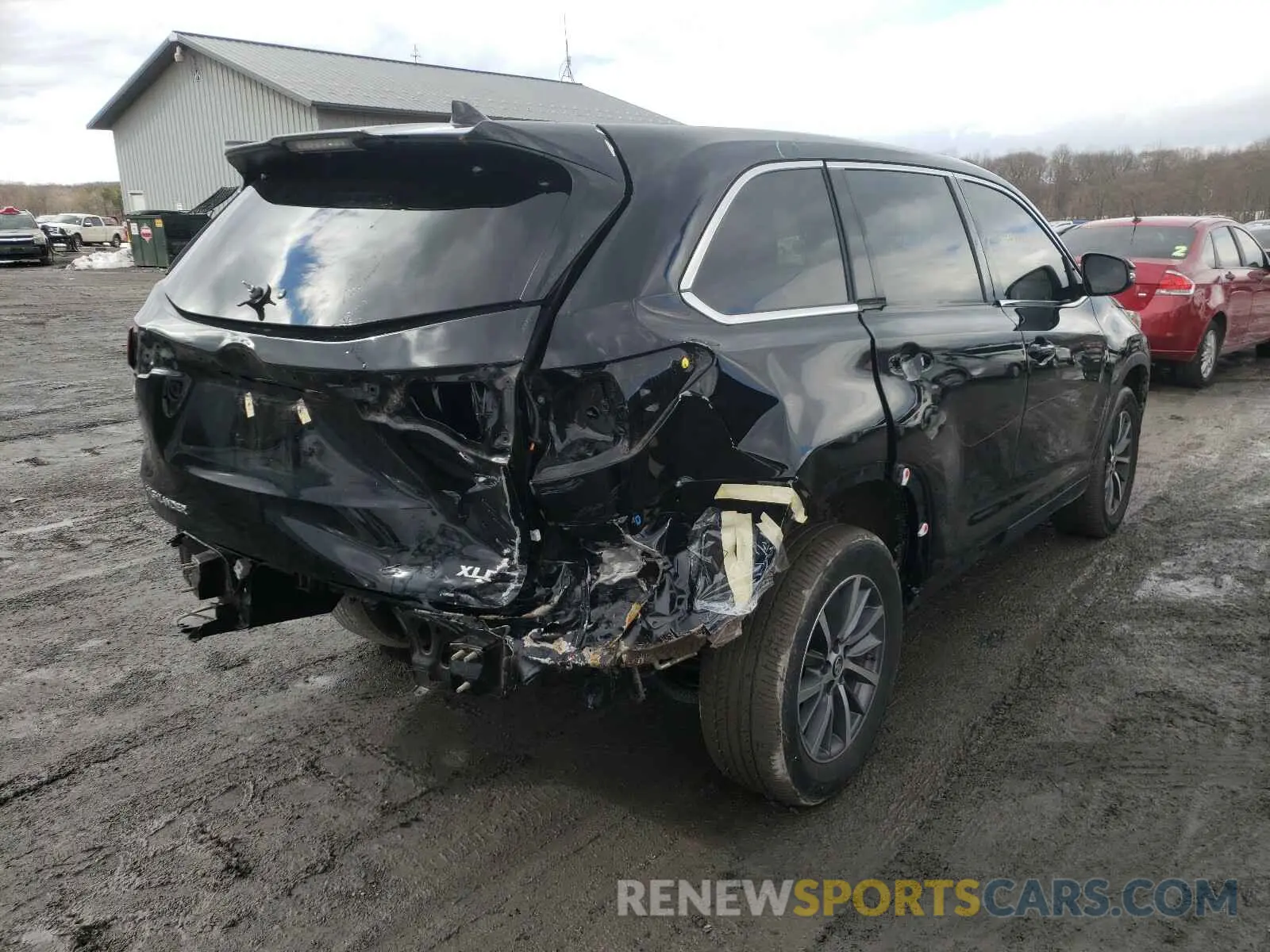 4 Photograph of a damaged car 5TDKZRFH8KS319775 TOYOTA HIGHLANDER 2019