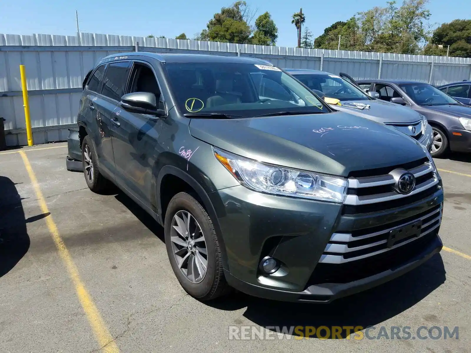 1 Photograph of a damaged car 5TDKZRFH8KS321977 TOYOTA HIGHLANDER 2019