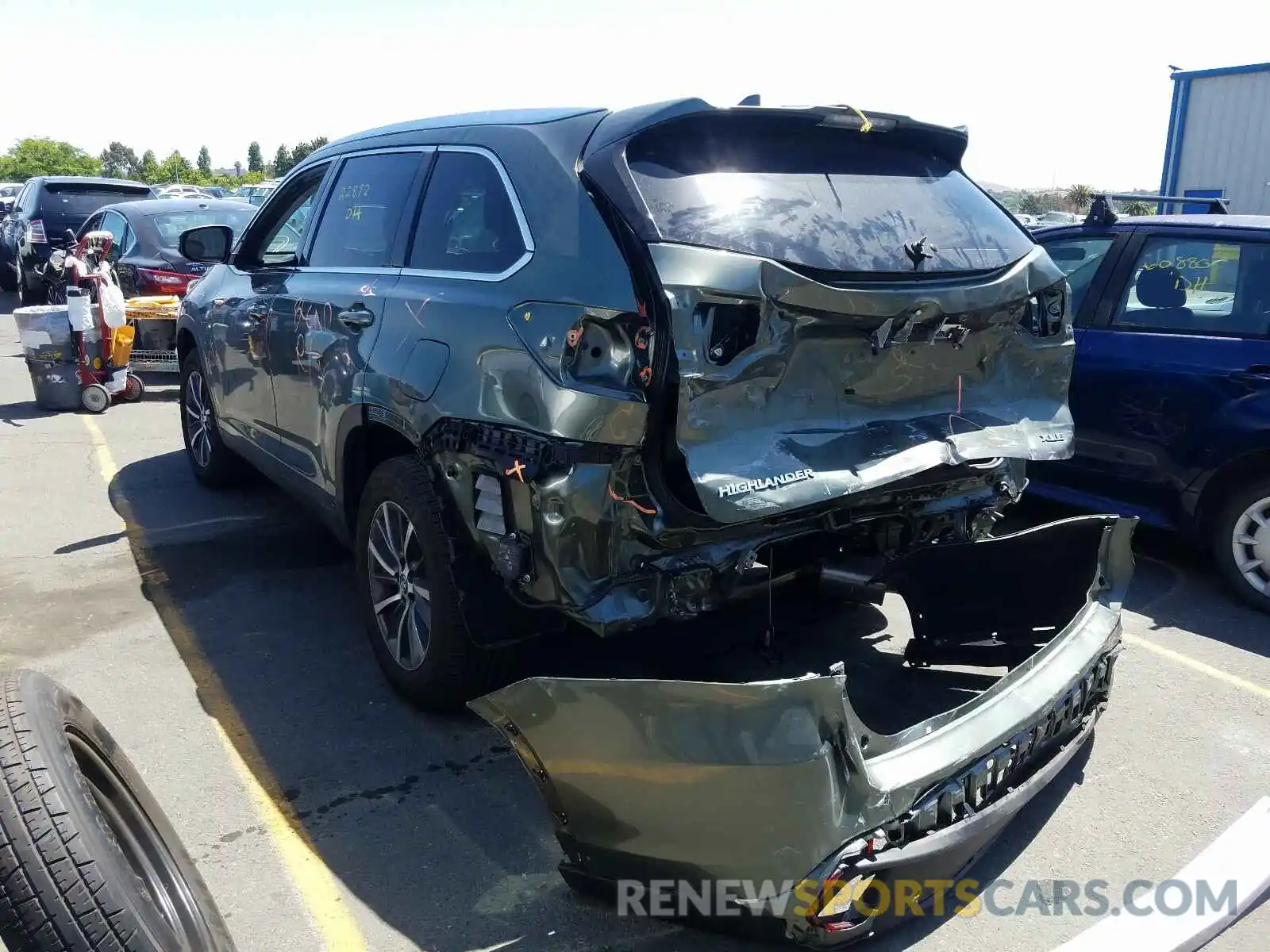 3 Photograph of a damaged car 5TDKZRFH8KS321977 TOYOTA HIGHLANDER 2019