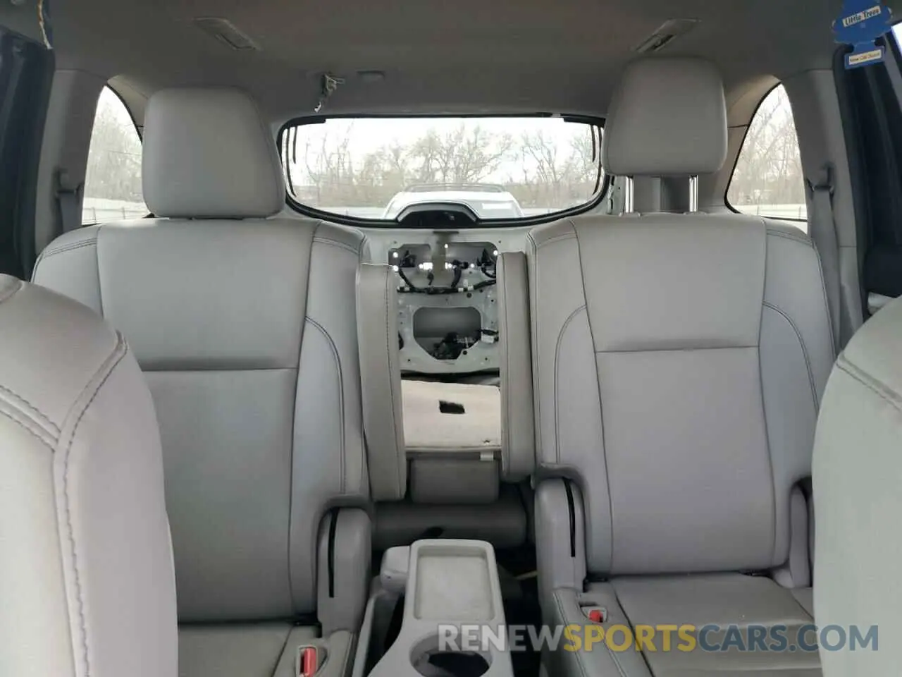 10 Photograph of a damaged car 5TDKZRFH8KS326628 TOYOTA HIGHLANDER 2019