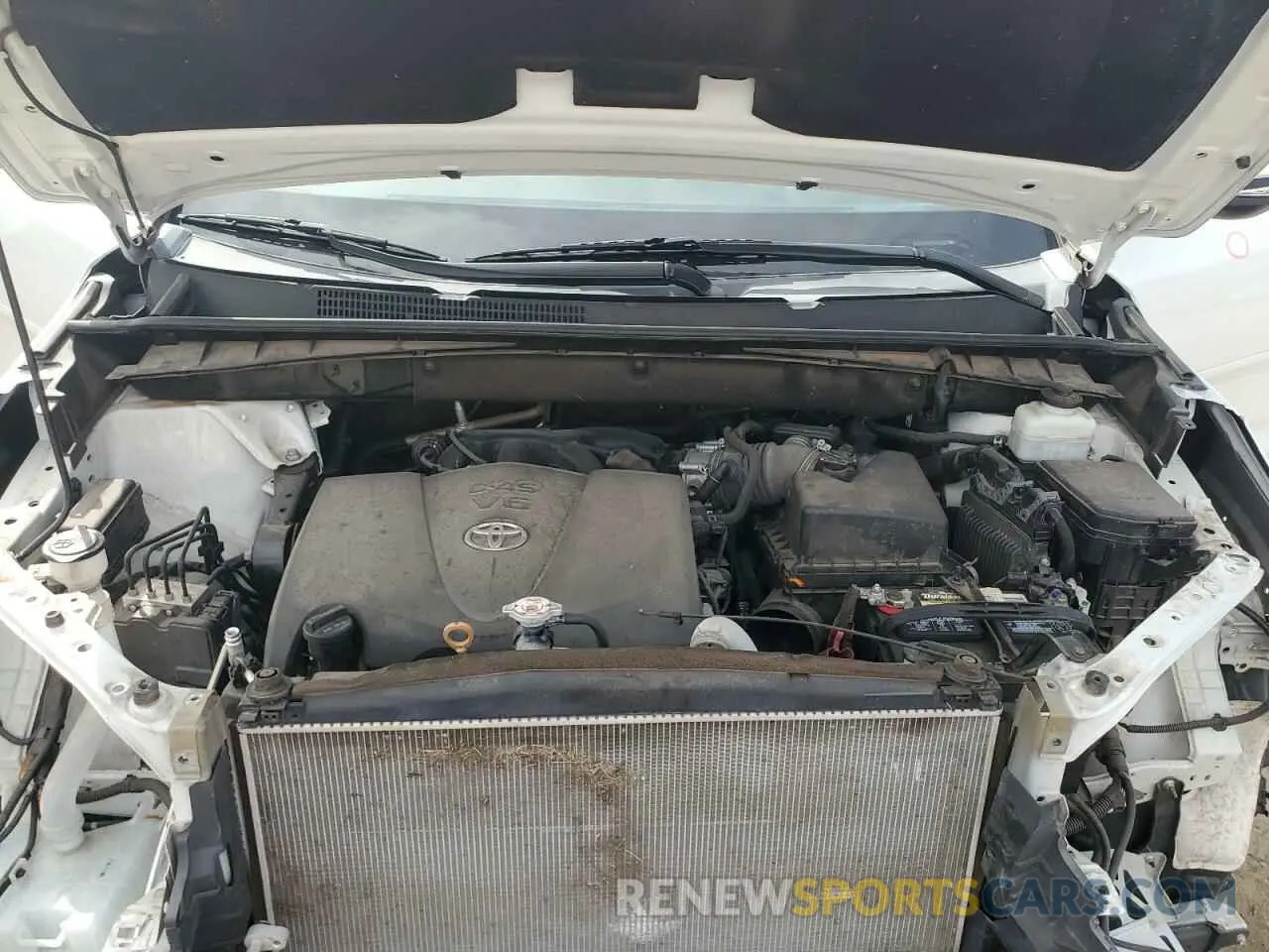 12 Photograph of a damaged car 5TDKZRFH8KS326628 TOYOTA HIGHLANDER 2019
