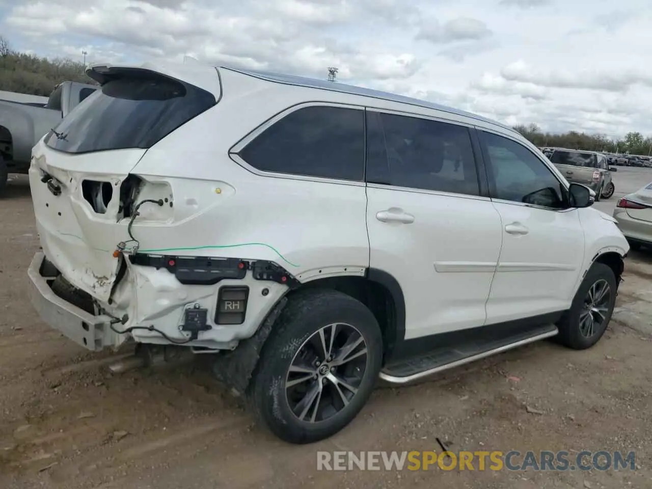 3 Photograph of a damaged car 5TDKZRFH8KS326628 TOYOTA HIGHLANDER 2019