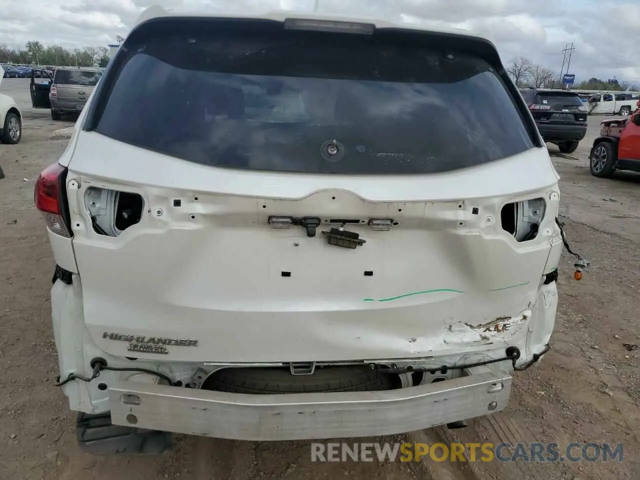 6 Photograph of a damaged car 5TDKZRFH8KS326628 TOYOTA HIGHLANDER 2019