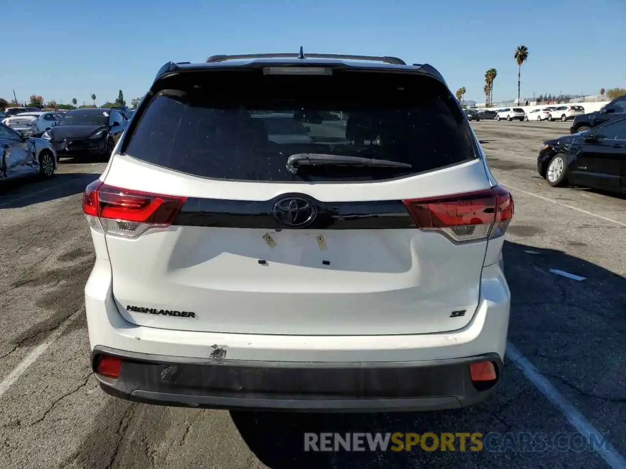 6 Photograph of a damaged car 5TDKZRFH8KS329903 TOYOTA HIGHLANDER 2019