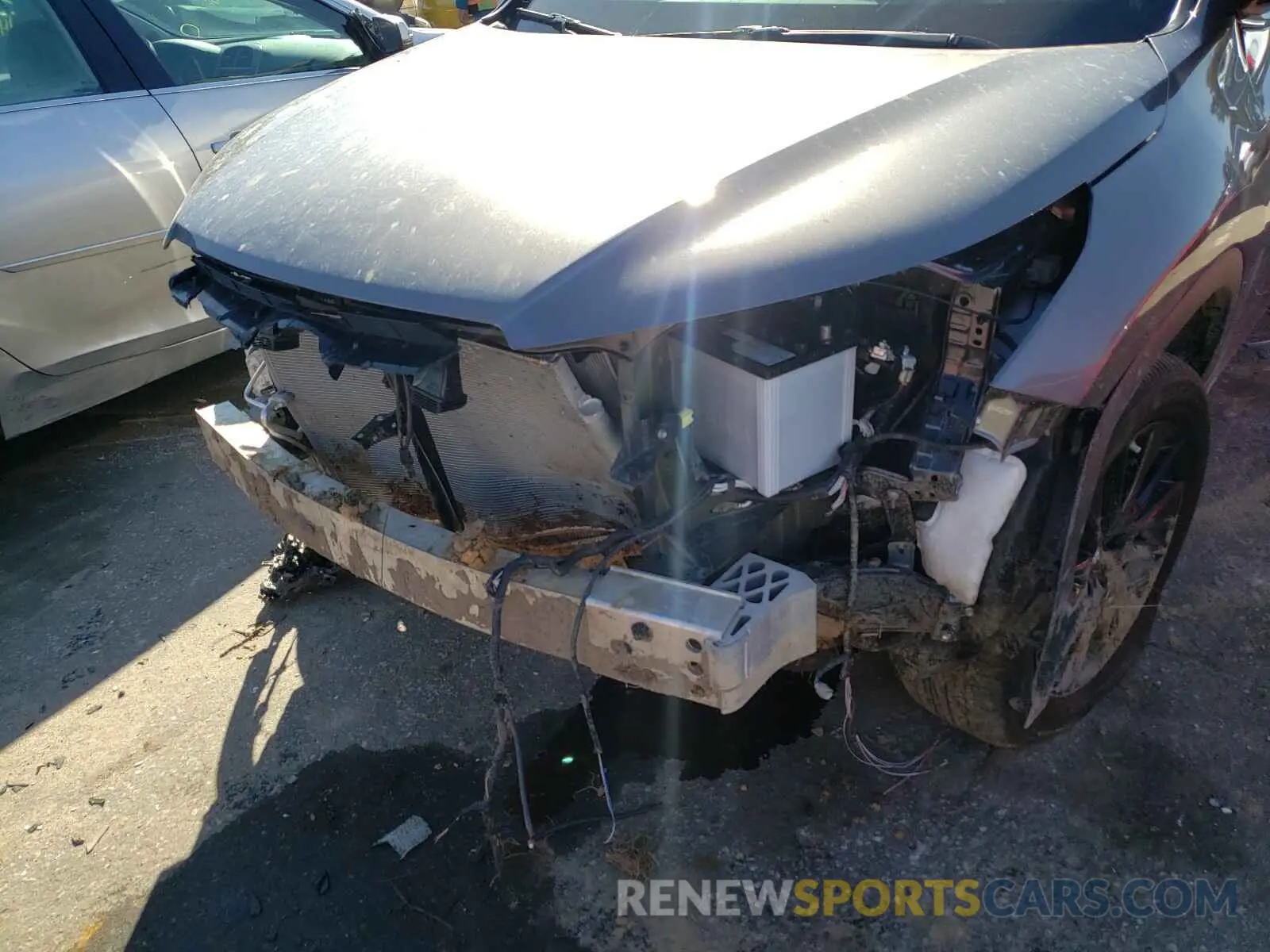 9 Photograph of a damaged car 5TDKZRFH8KS330128 TOYOTA HIGHLANDER 2019