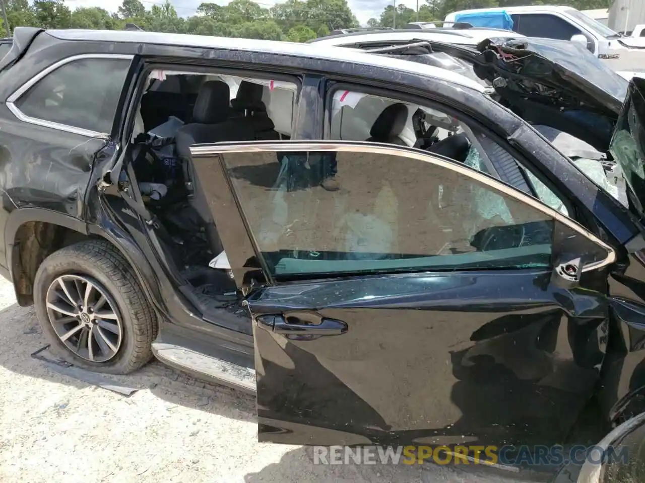 10 Photograph of a damaged car 5TDKZRFH8KS338634 TOYOTA HIGHLANDER 2019