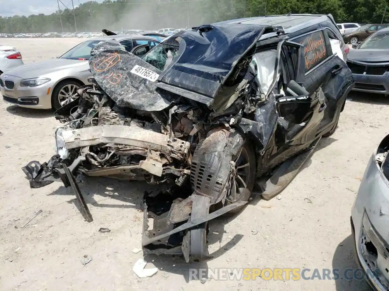 2 Photograph of a damaged car 5TDKZRFH8KS338634 TOYOTA HIGHLANDER 2019