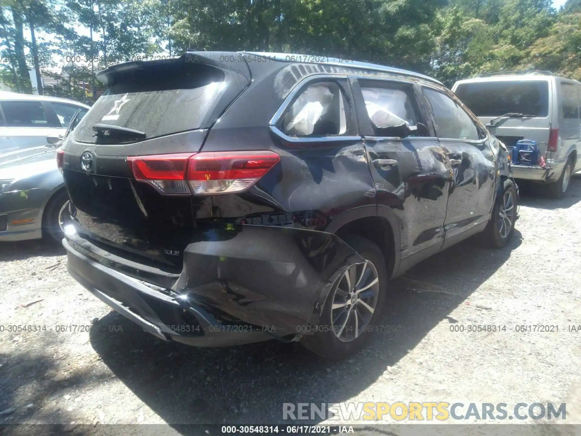 4 Photograph of a damaged car 5TDKZRFH8KS342148 TOYOTA HIGHLANDER 2019