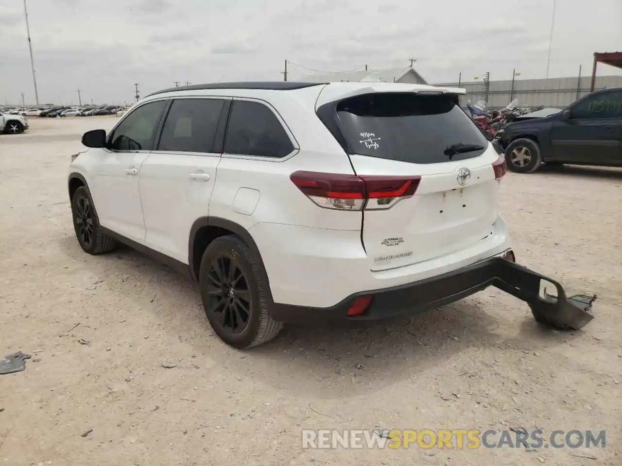 3 Photograph of a damaged car 5TDKZRFH8KS349522 TOYOTA HIGHLANDER 2019