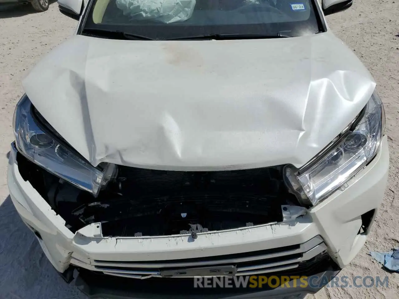 12 Photograph of a damaged car 5TDKZRFH8KS357510 TOYOTA HIGHLANDER 2019
