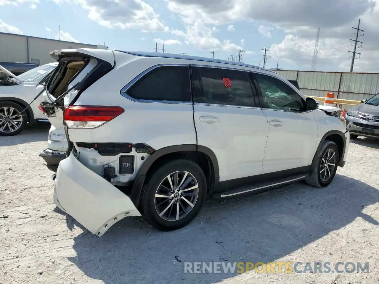 3 Photograph of a damaged car 5TDKZRFH8KS357510 TOYOTA HIGHLANDER 2019