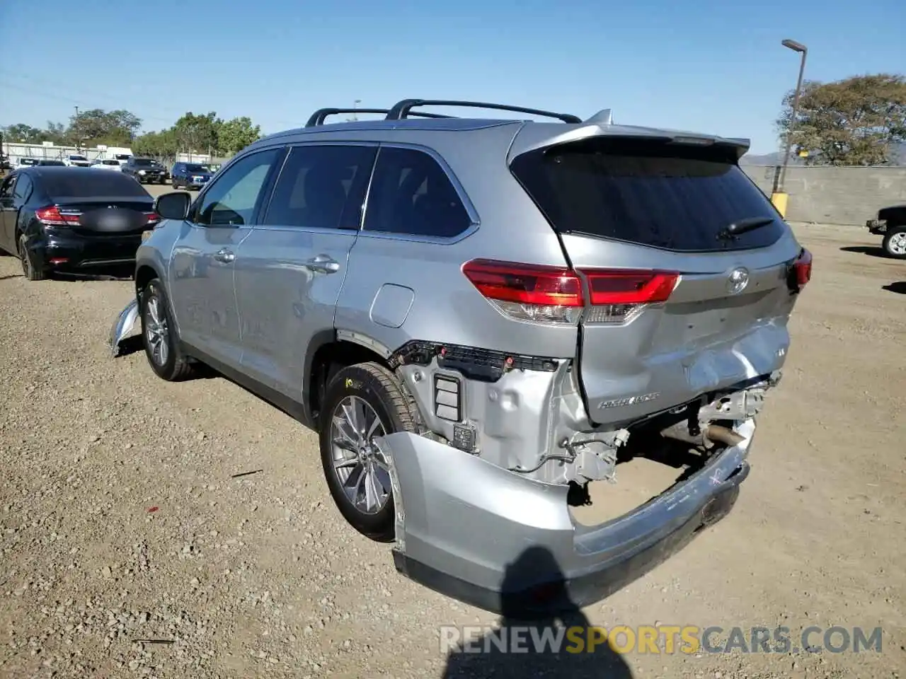 3 Photograph of a damaged car 5TDKZRFH8KS361122 TOYOTA HIGHLANDER 2019