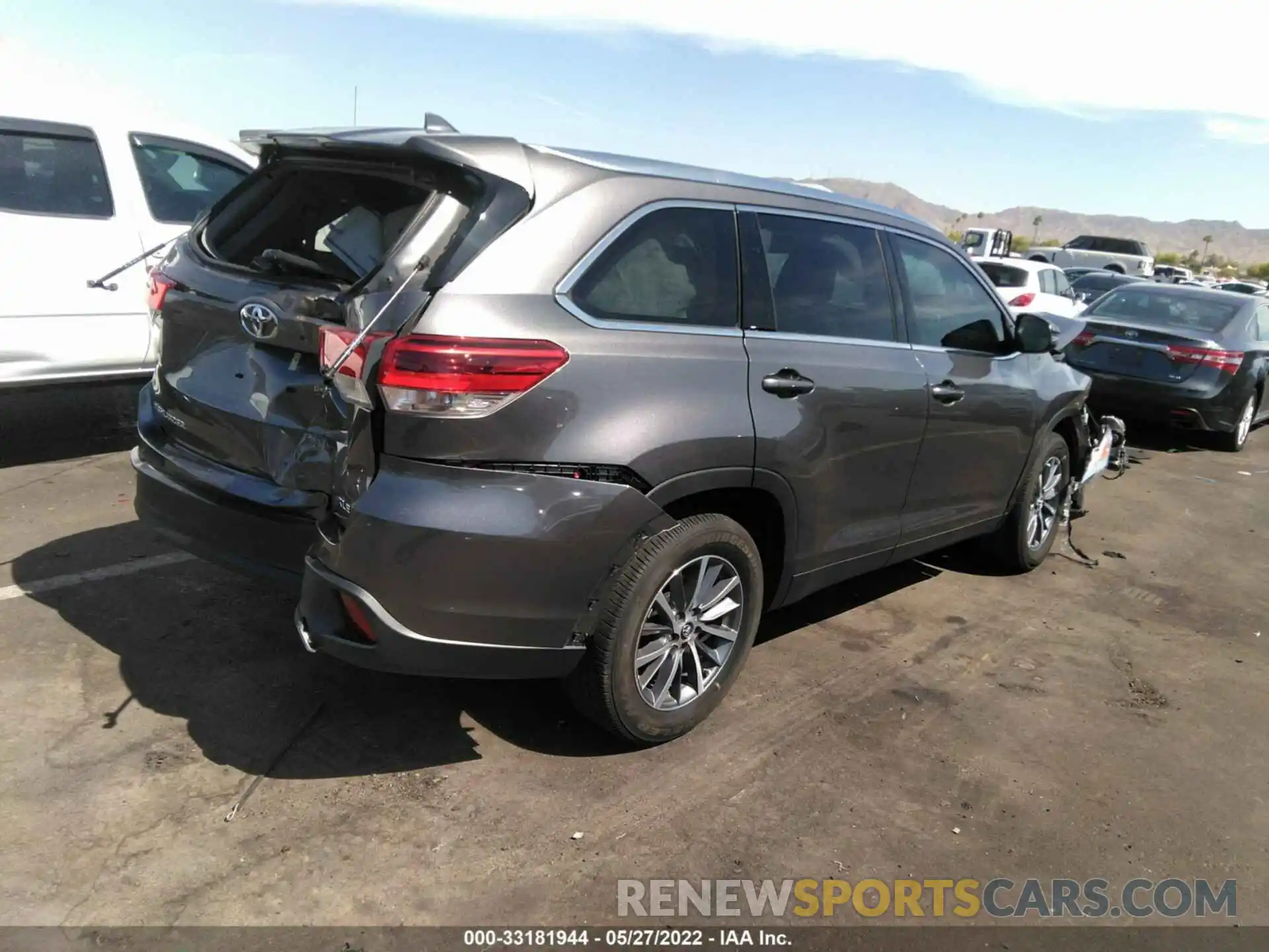 4 Photograph of a damaged car 5TDKZRFH8KS362321 TOYOTA HIGHLANDER 2019