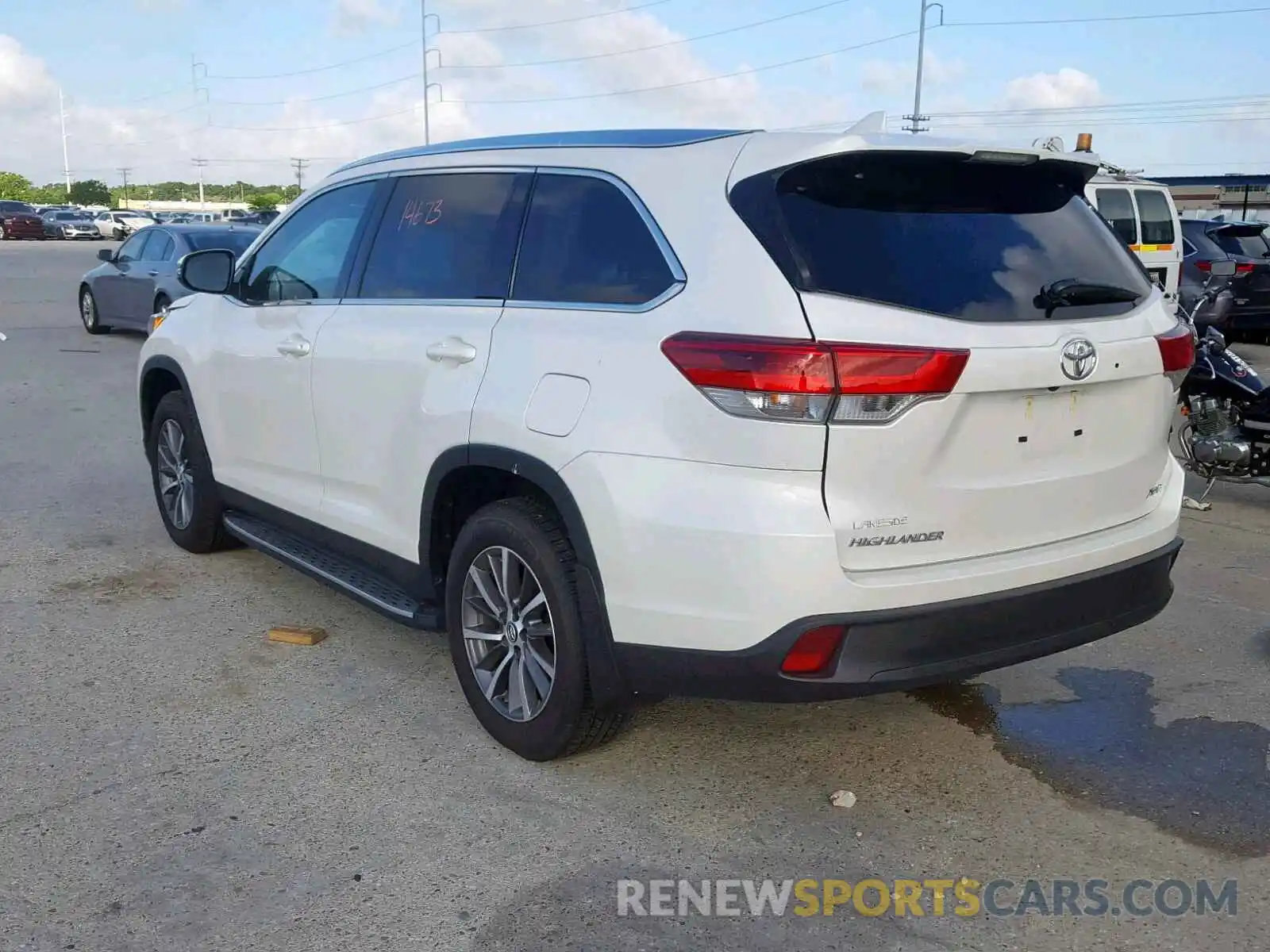 3 Photograph of a damaged car 5TDKZRFH8KS553995 TOYOTA HIGHLANDER 2019