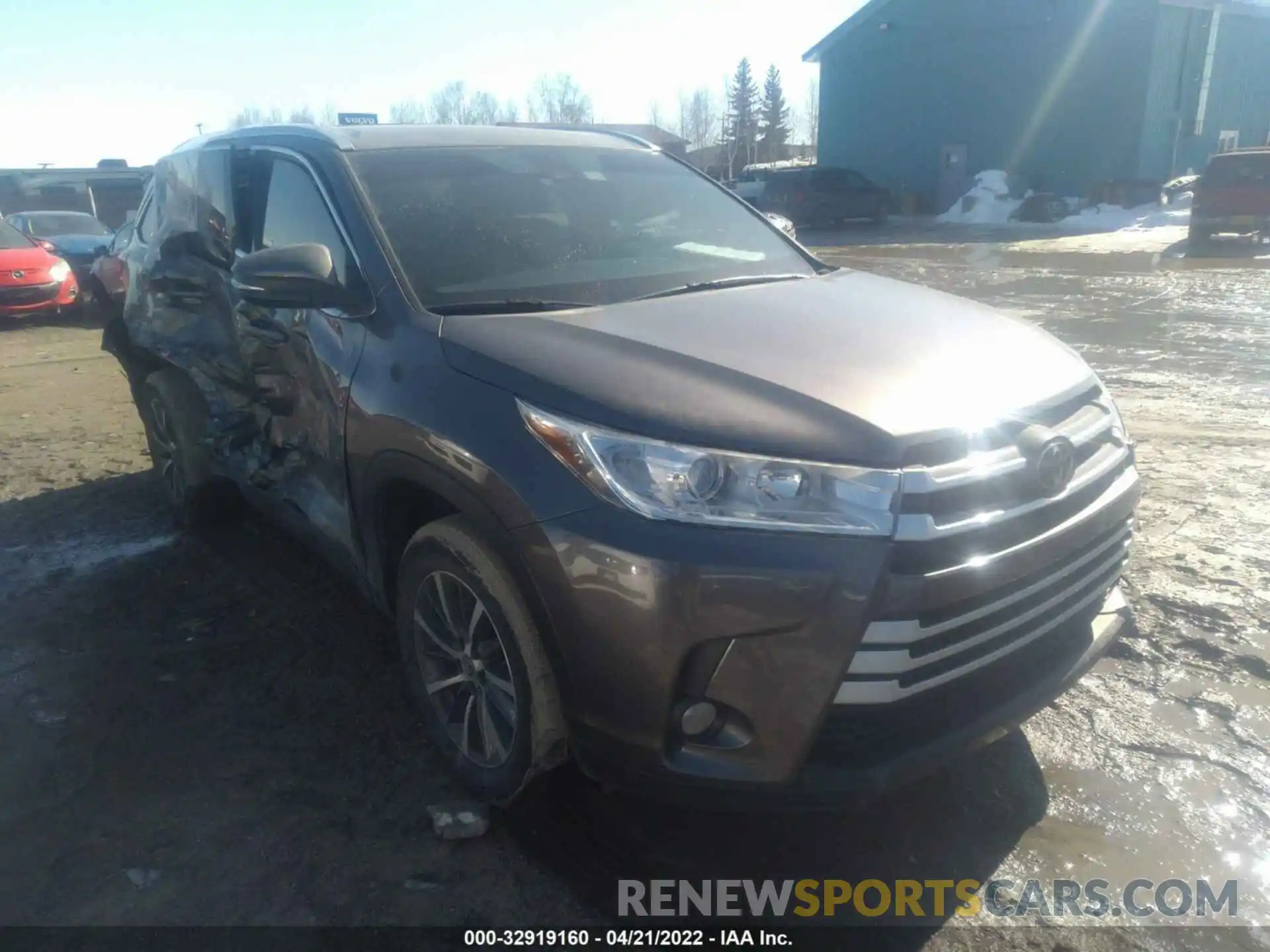 1 Photograph of a damaged car 5TDKZRFH8KS555567 TOYOTA HIGHLANDER 2019