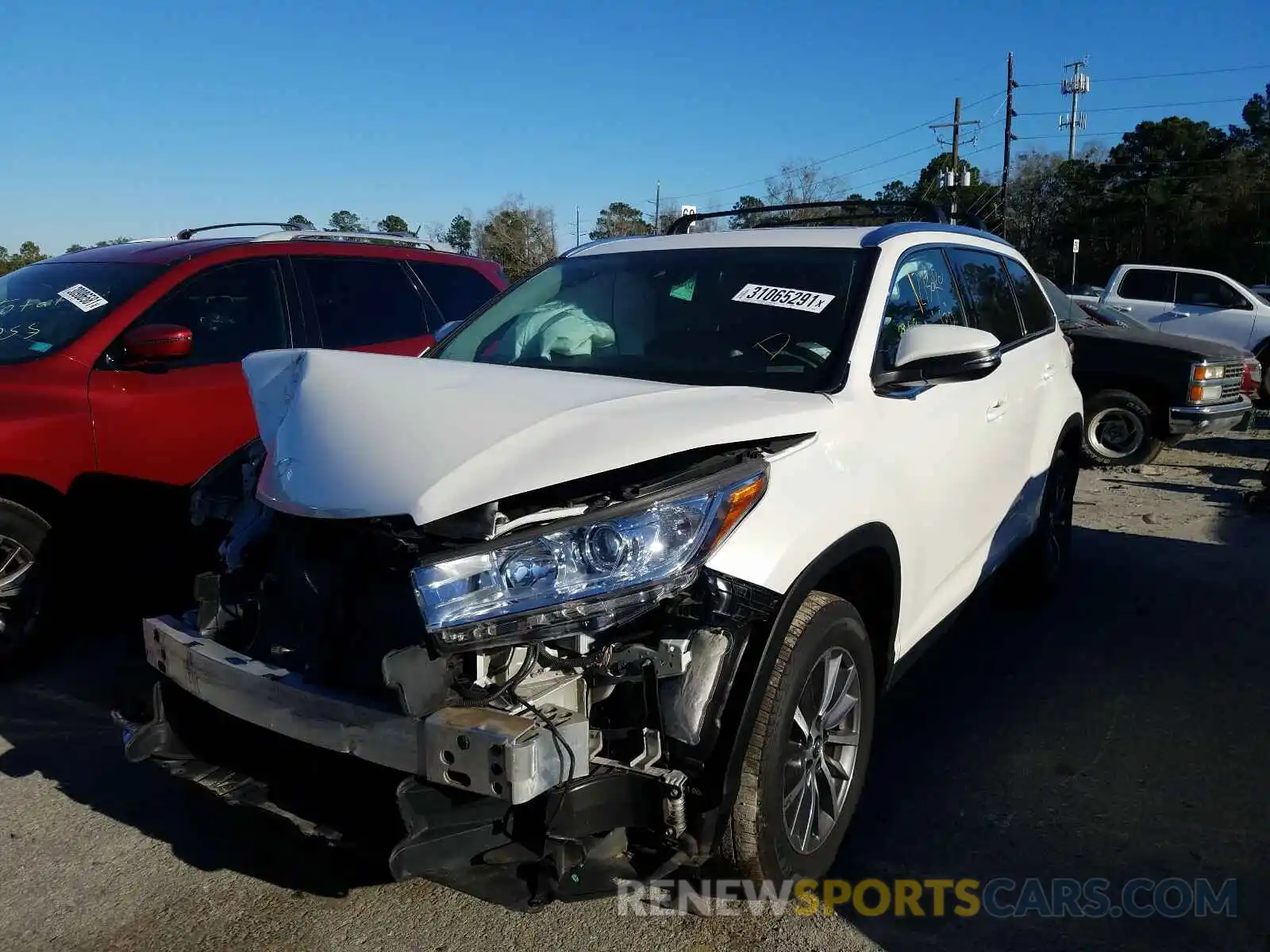 2 Photograph of a damaged car 5TDKZRFH8KS556346 TOYOTA HIGHLANDER 2019