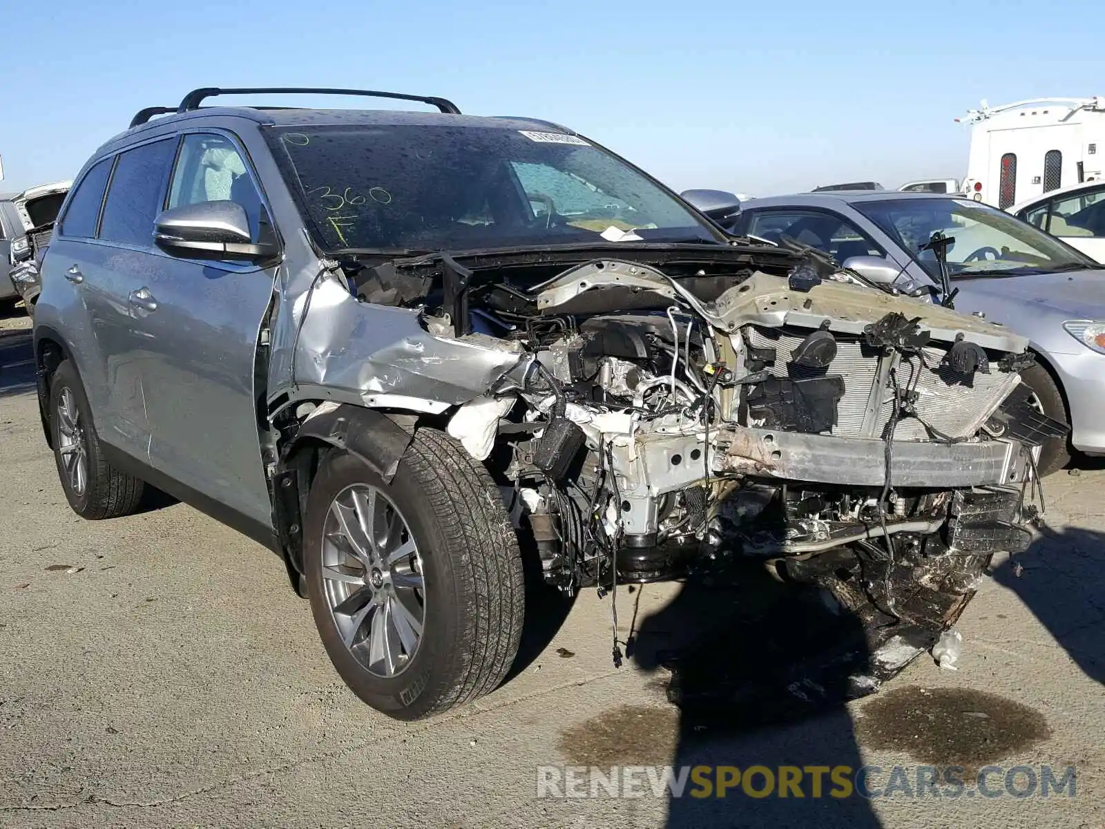 1 Photograph of a damaged car 5TDKZRFH8KS556783 TOYOTA HIGHLANDER 2019