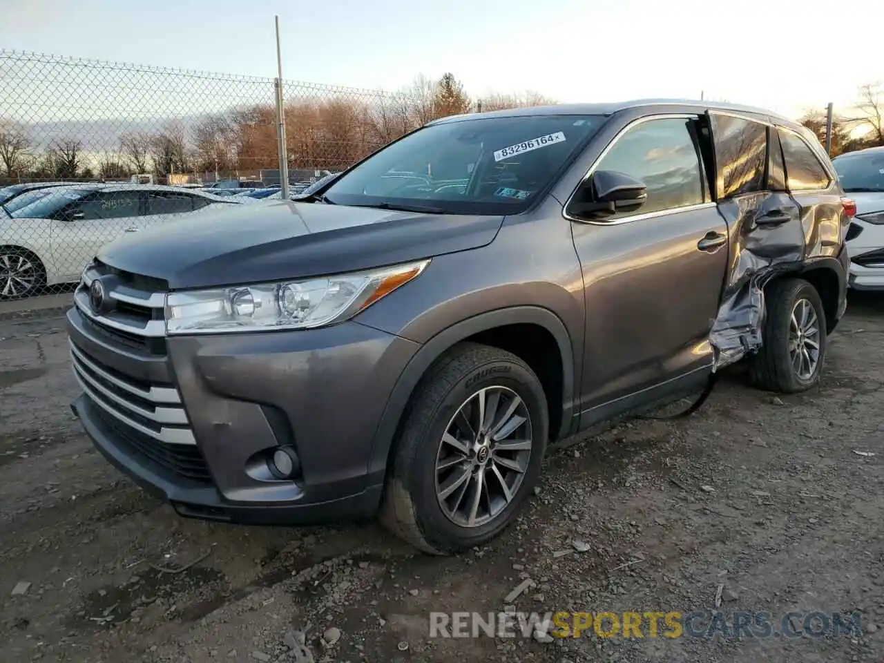 1 Photograph of a damaged car 5TDKZRFH8KS557996 TOYOTA HIGHLANDER 2019