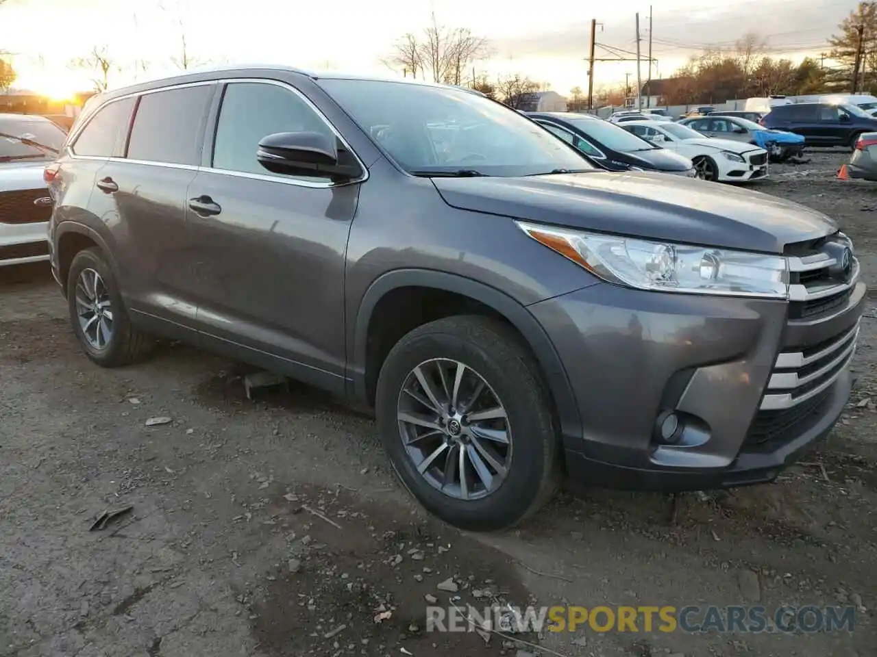 4 Photograph of a damaged car 5TDKZRFH8KS557996 TOYOTA HIGHLANDER 2019