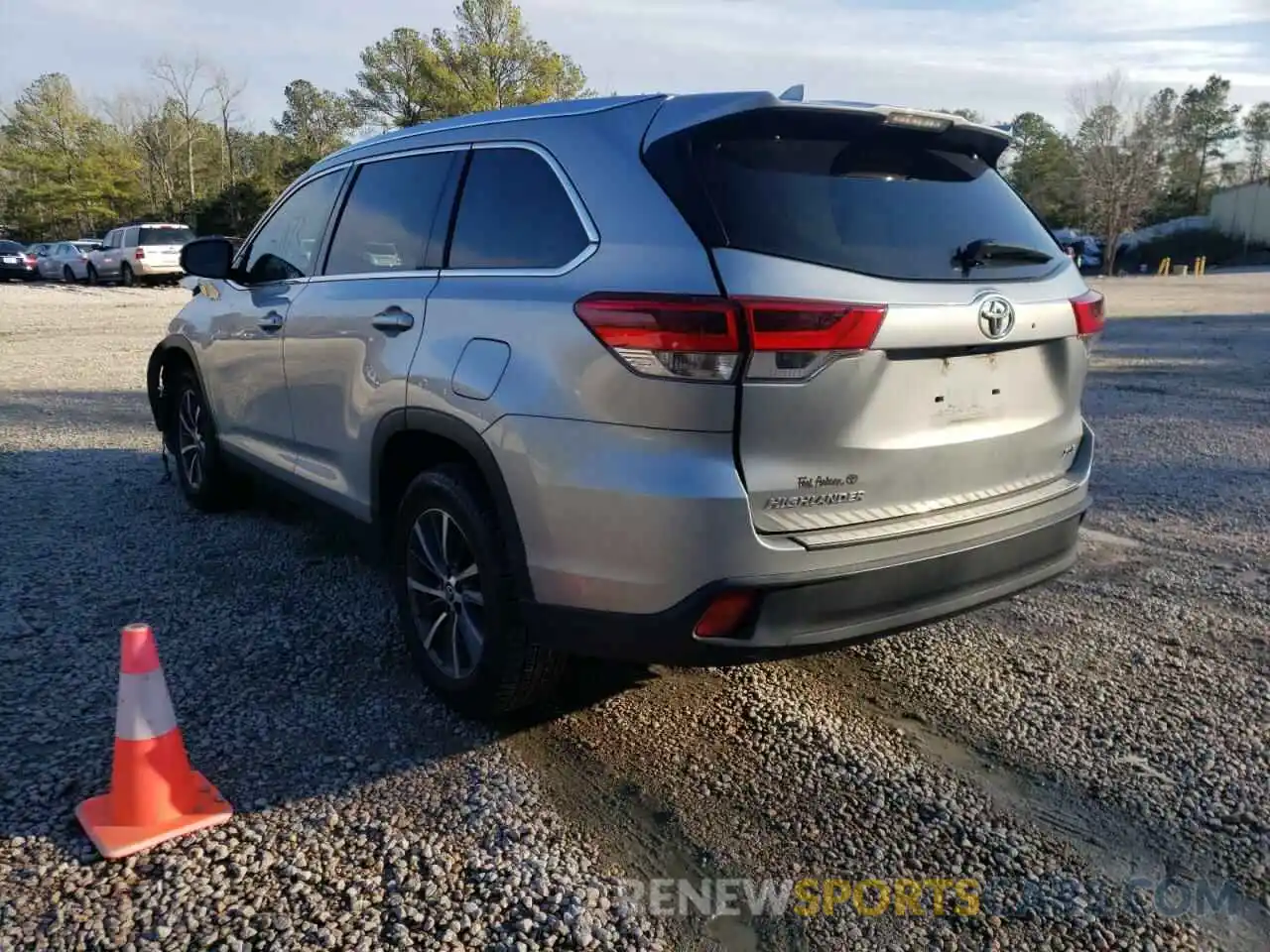 3 Photograph of a damaged car 5TDKZRFH8KS561689 TOYOTA HIGHLANDER 2019