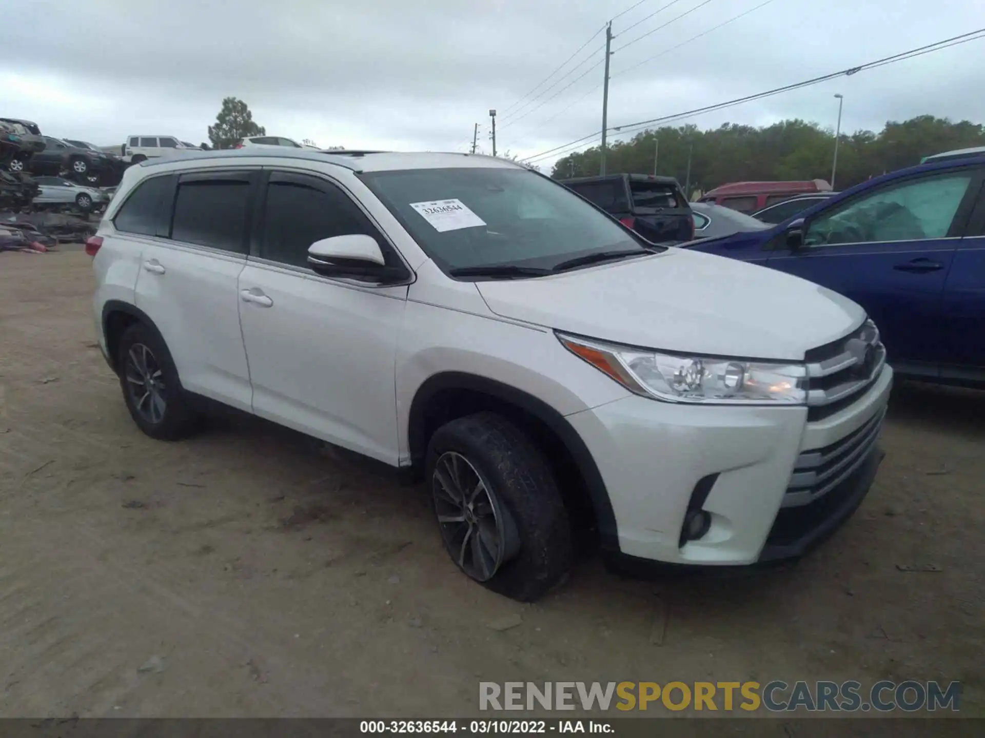 1 Photograph of a damaged car 5TDKZRFH8KS563815 TOYOTA HIGHLANDER 2019