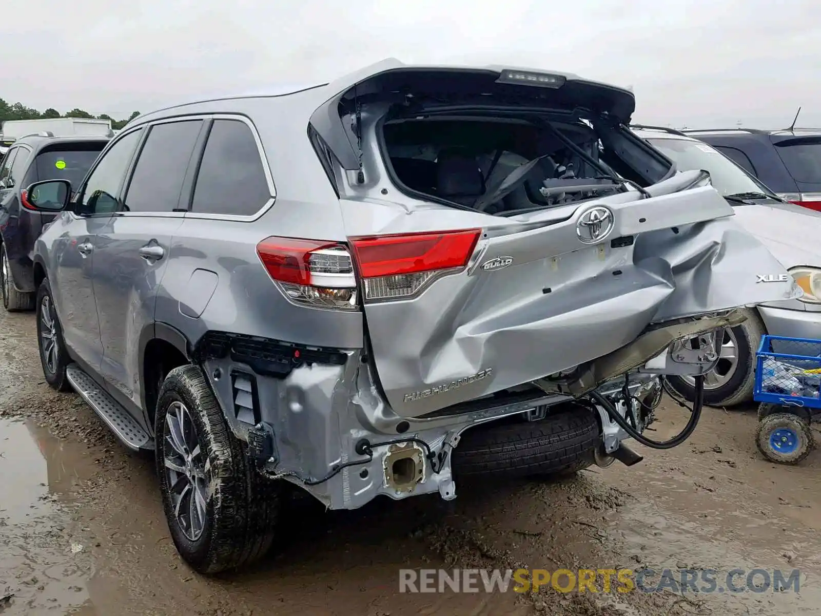 3 Photograph of a damaged car 5TDKZRFH8KS565046 TOYOTA HIGHLANDER 2019