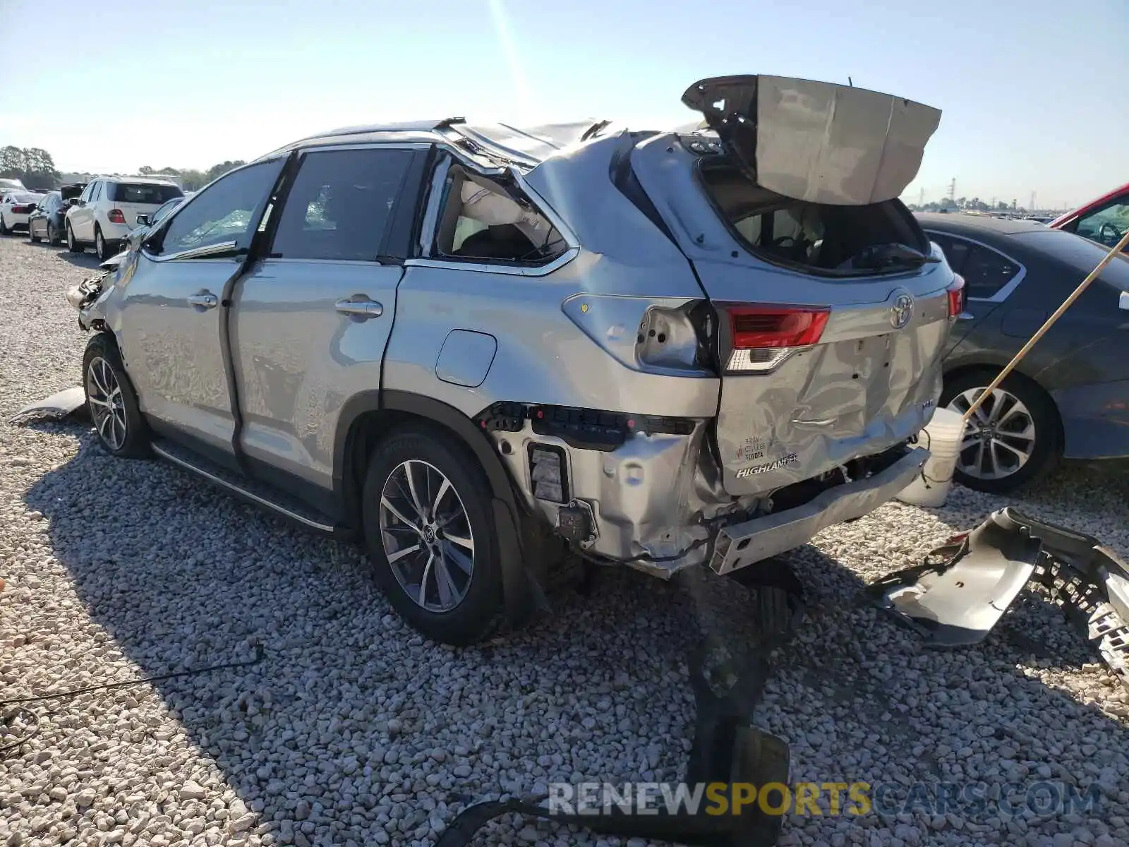 3 Photograph of a damaged car 5TDKZRFH8KS566584 TOYOTA HIGHLANDER 2019