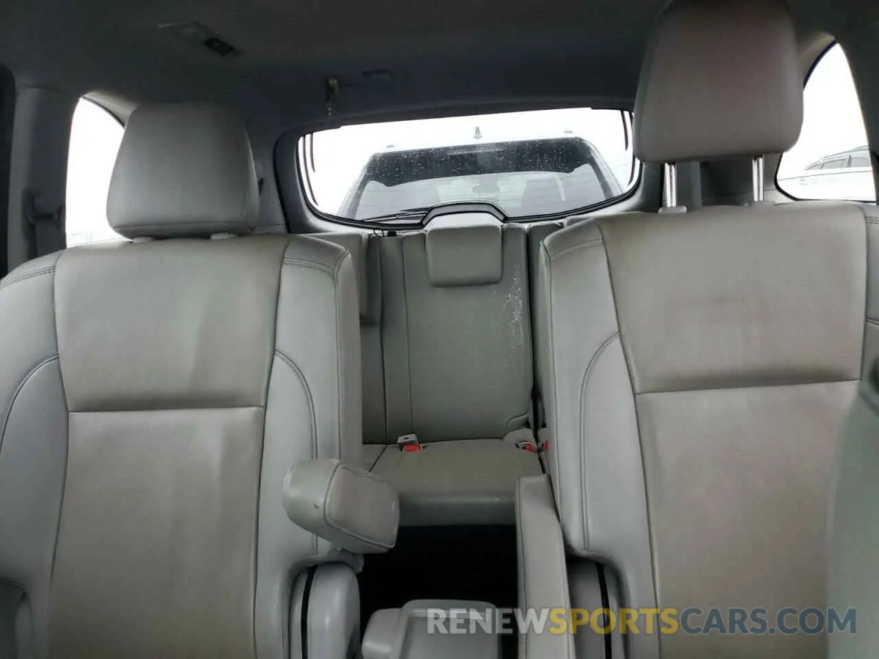 10 Photograph of a damaged car 5TDKZRFH8KS567900 TOYOTA HIGHLANDER 2019