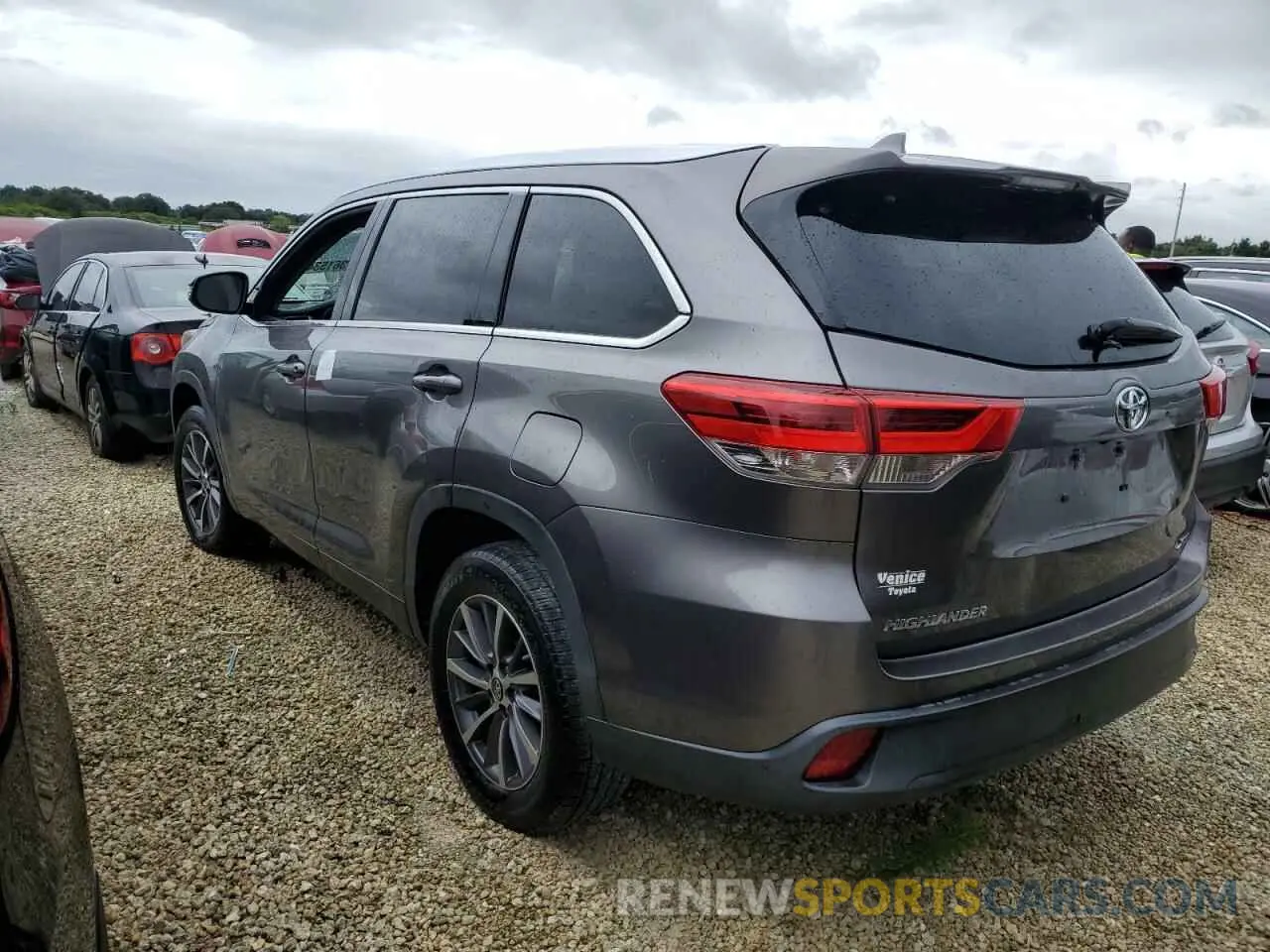 2 Photograph of a damaged car 5TDKZRFH8KS567900 TOYOTA HIGHLANDER 2019